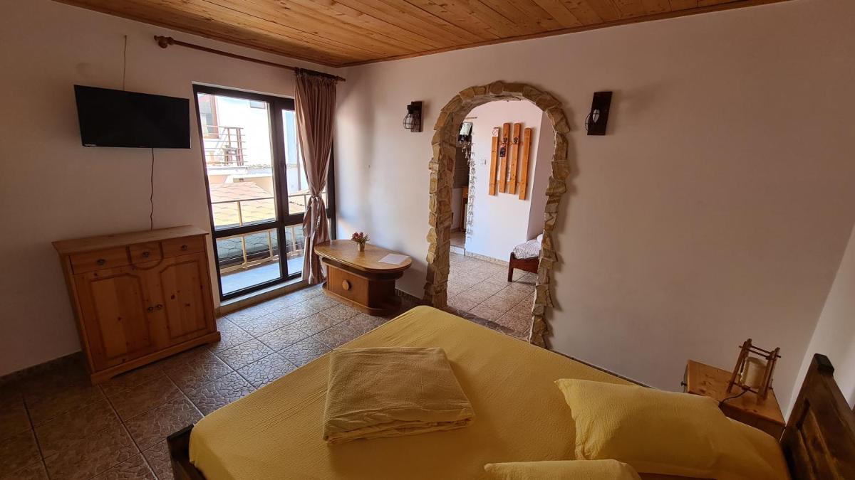 Superior King Suite photo 2