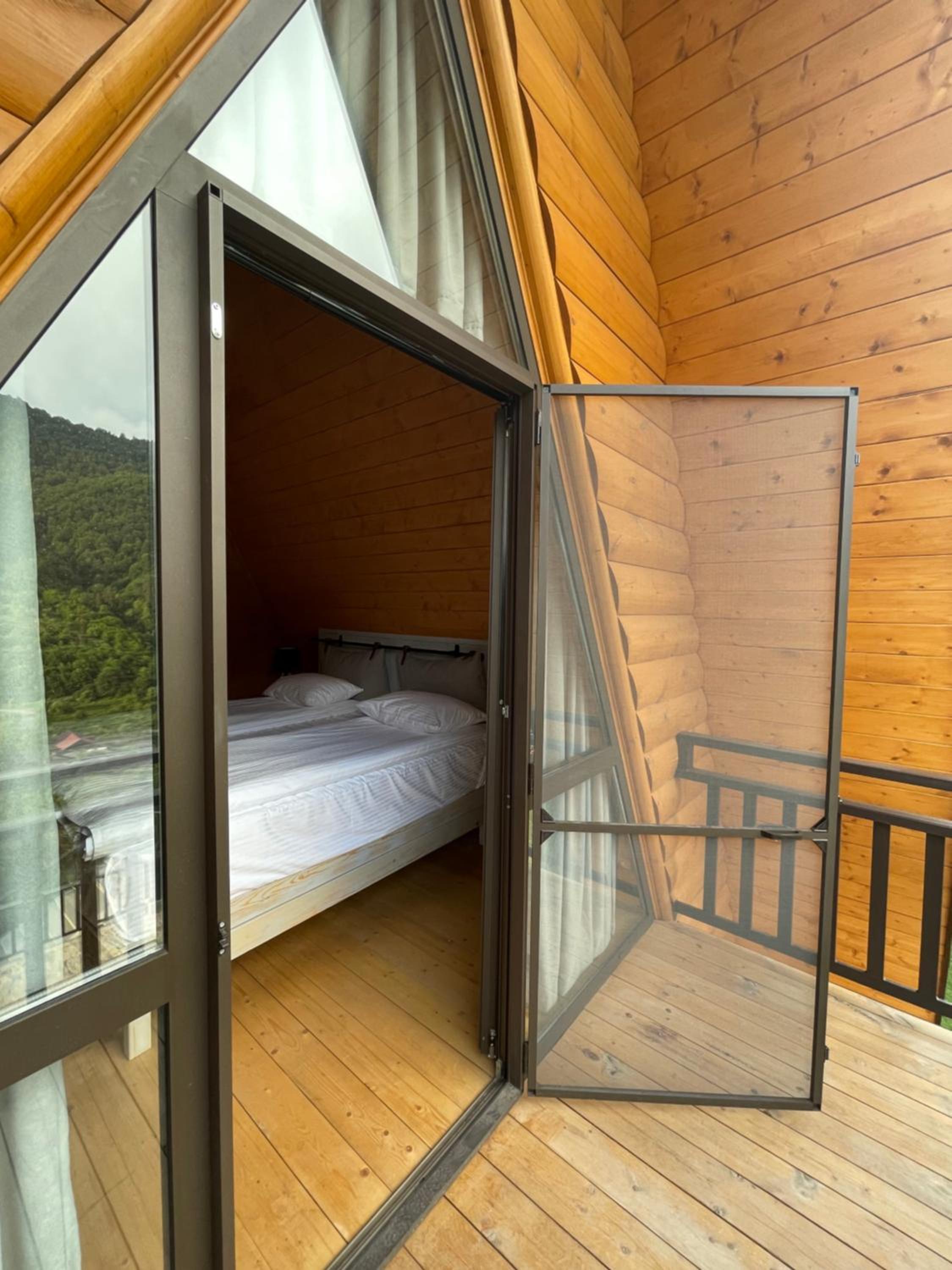 Apartment With Mountain View