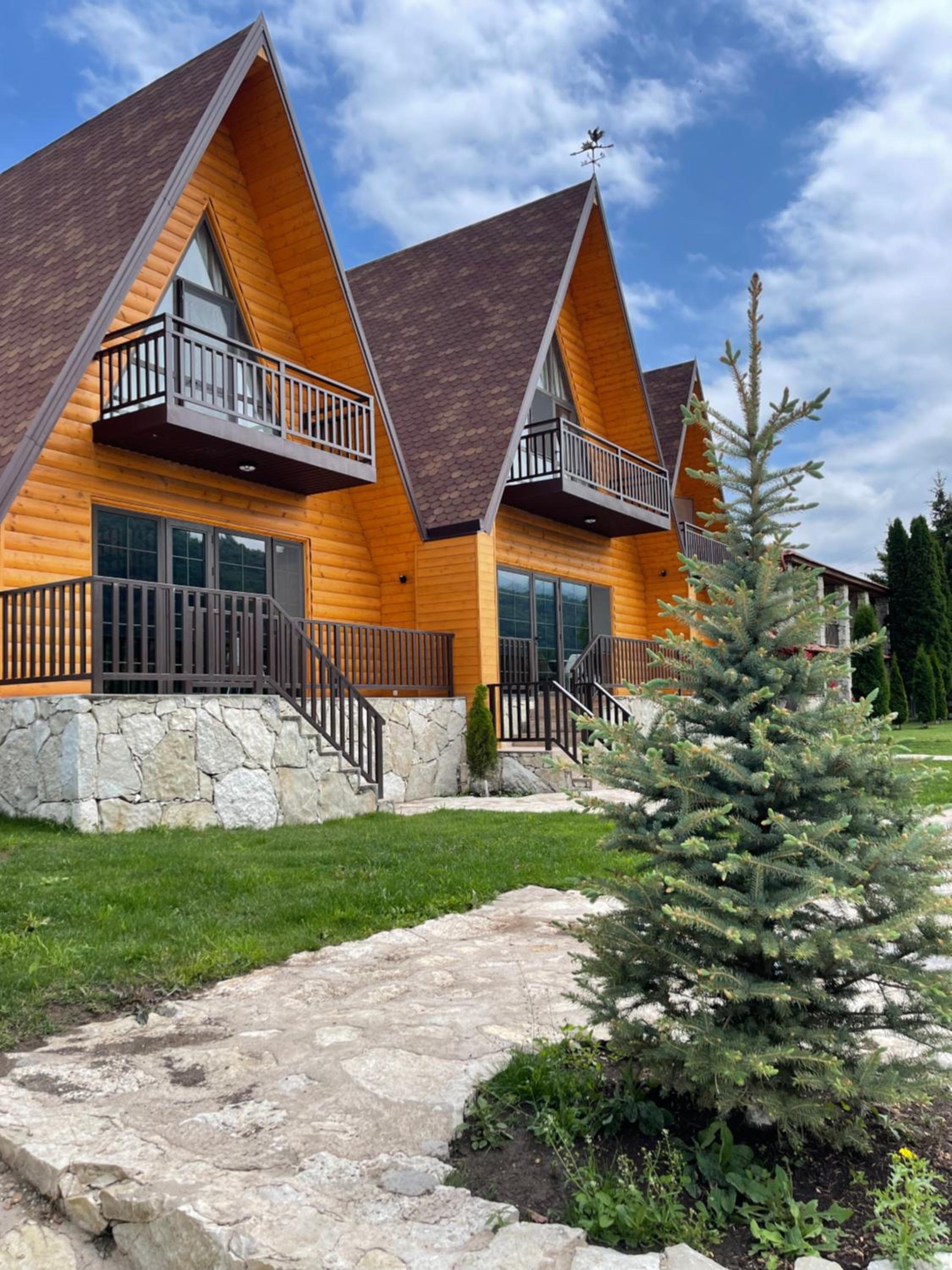 Apartment With Mountain View