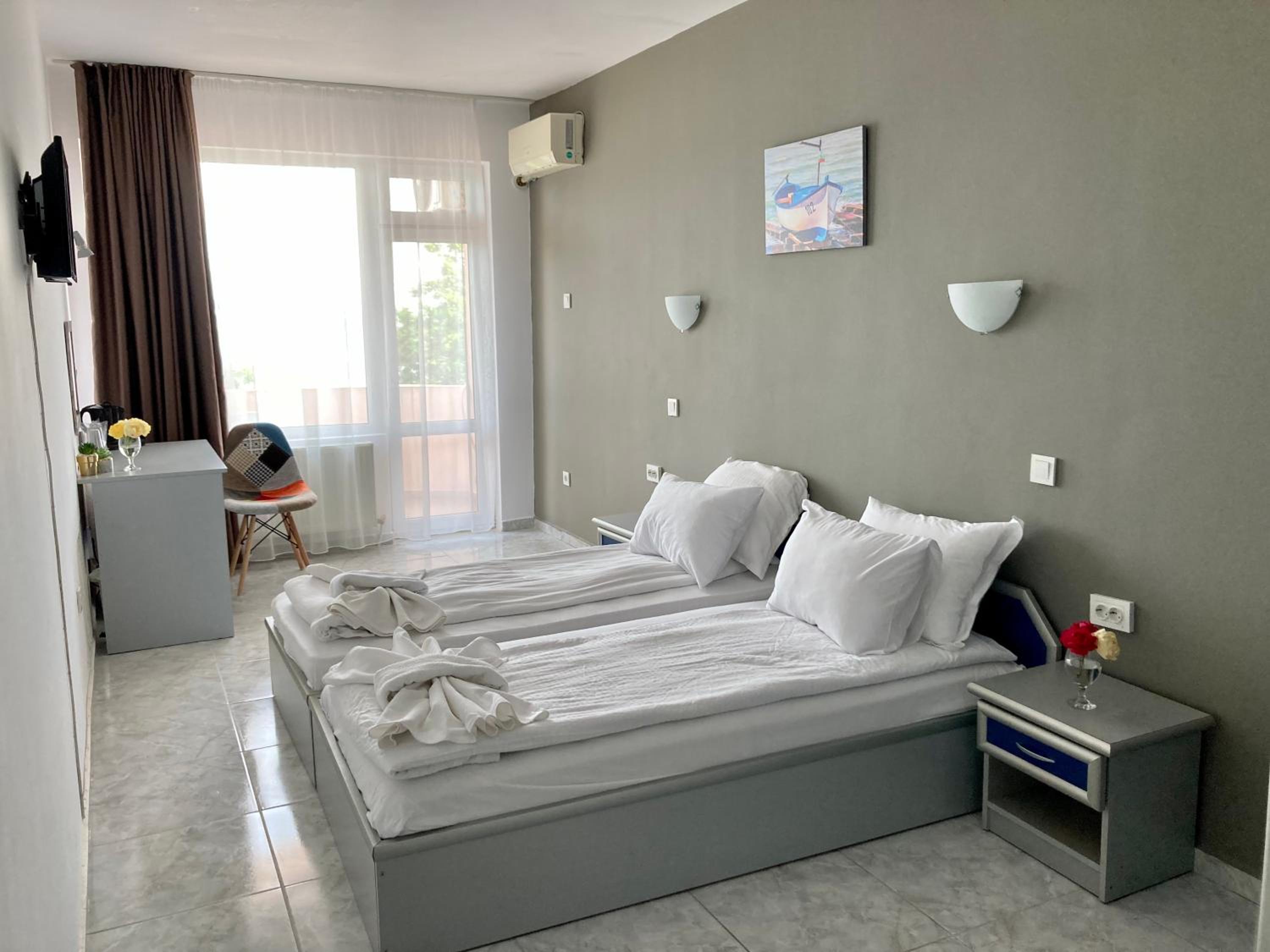 Double or Twin Room with Sea View (2 adults) - Photo 7