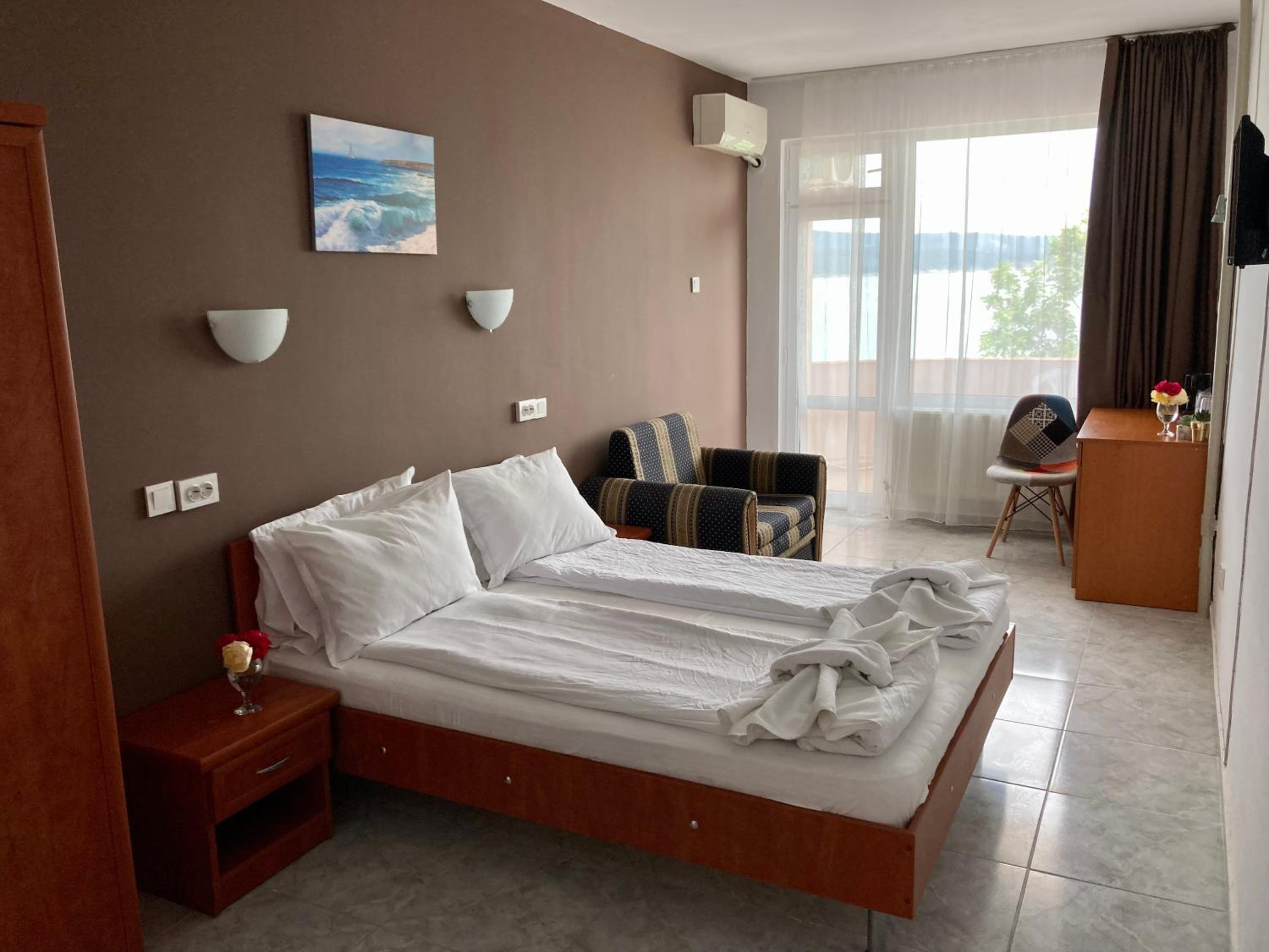 Double or Twin Room with Sea View (2 adults) - Photo 5