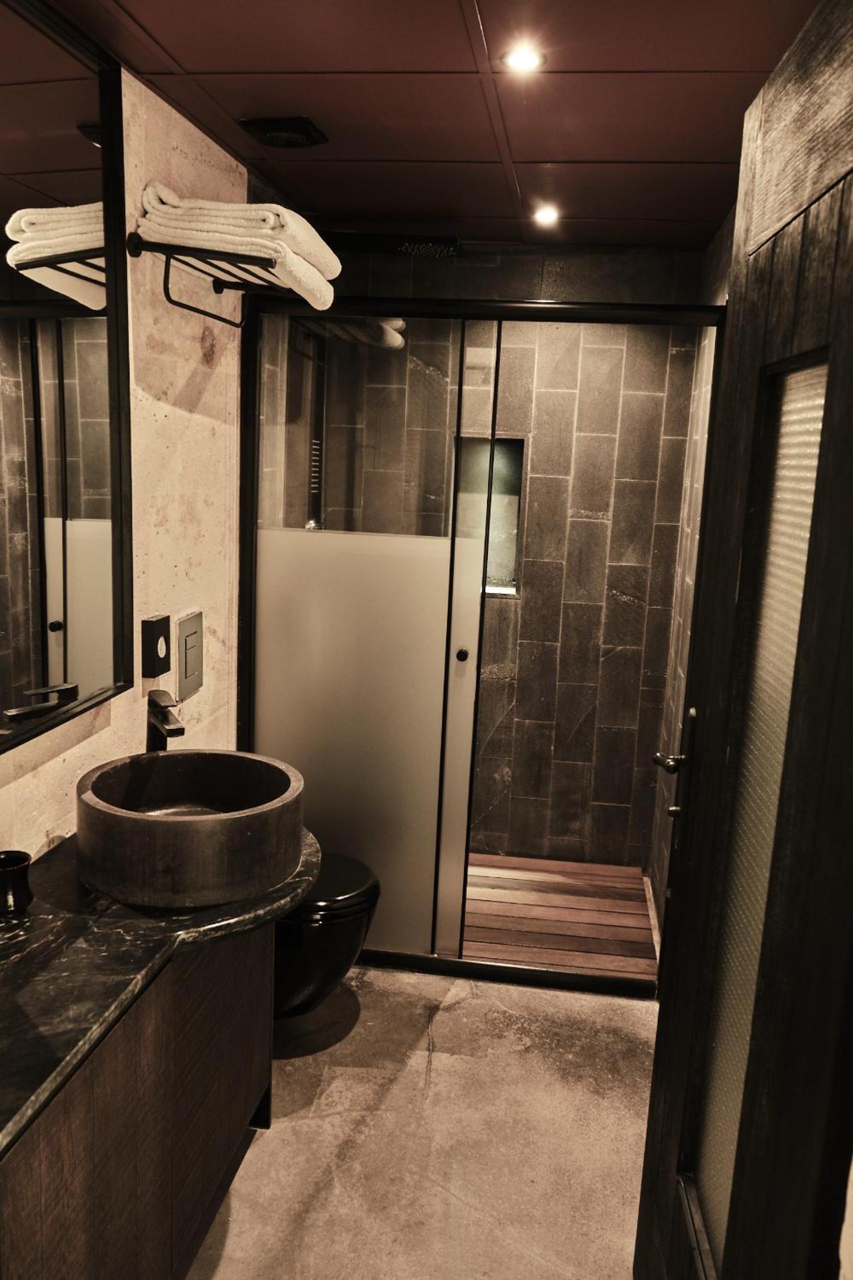 Stone Deluxe Room - Photo 9