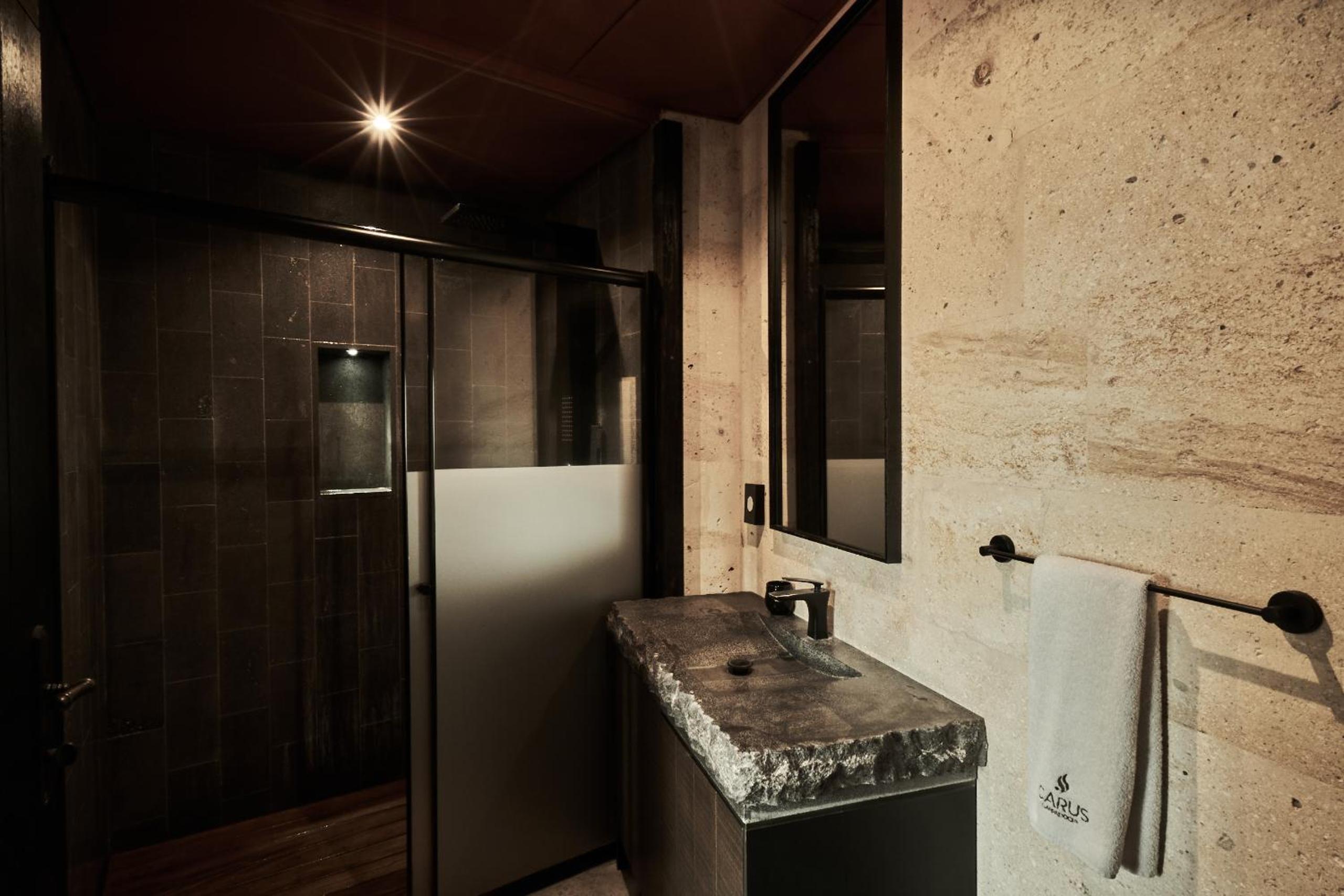 Stone Deluxe Room - Photo 12