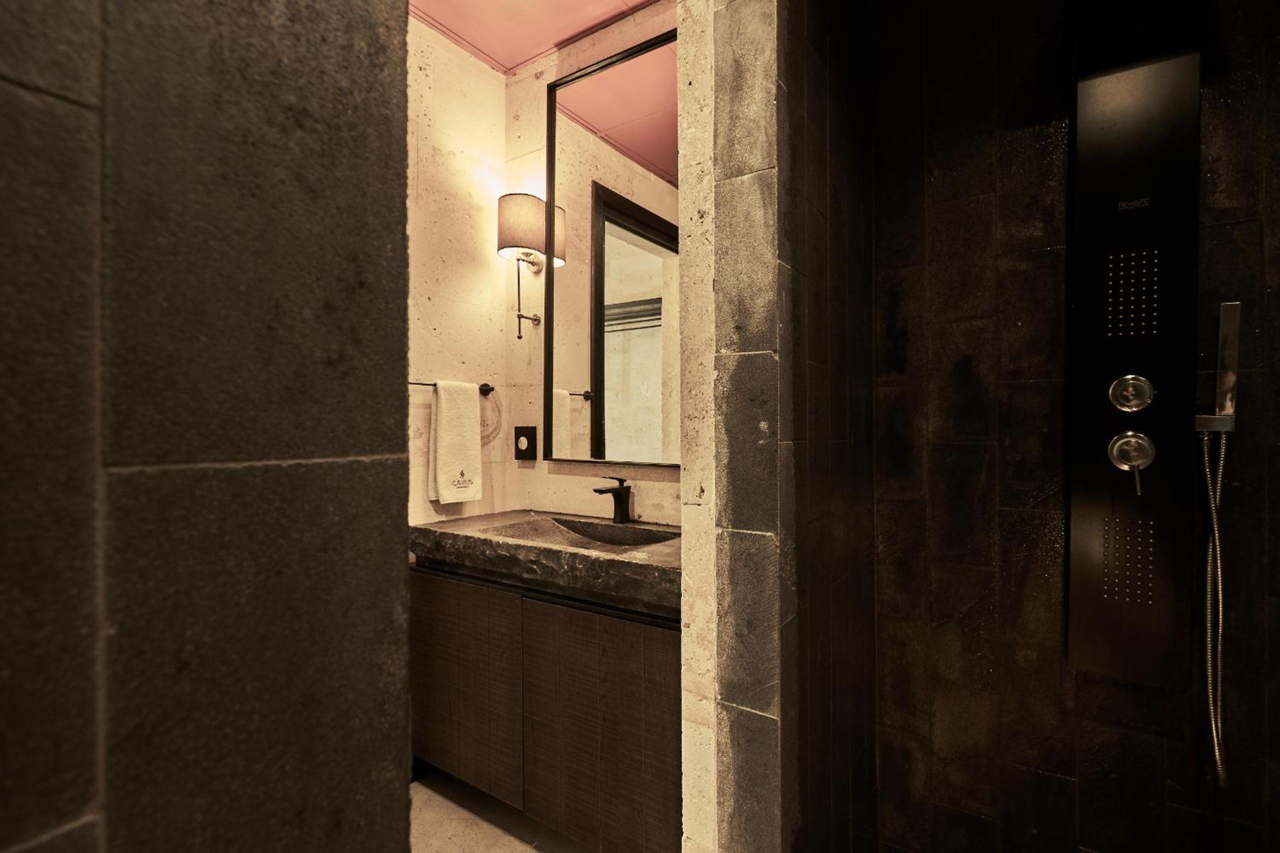 Stone Deluxe Room - Photo 14