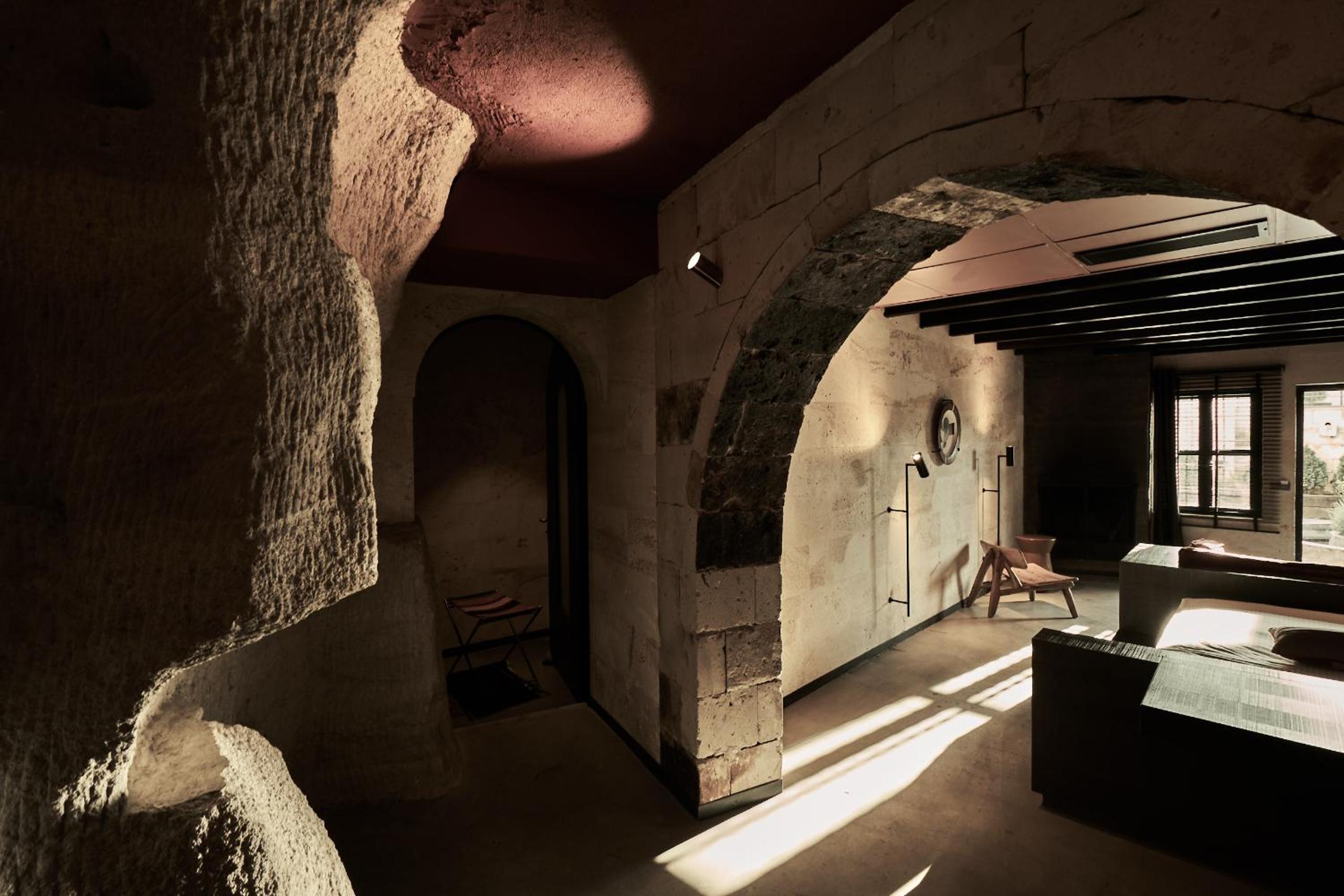 Stone Suite with Cave Bath - Photo 10
