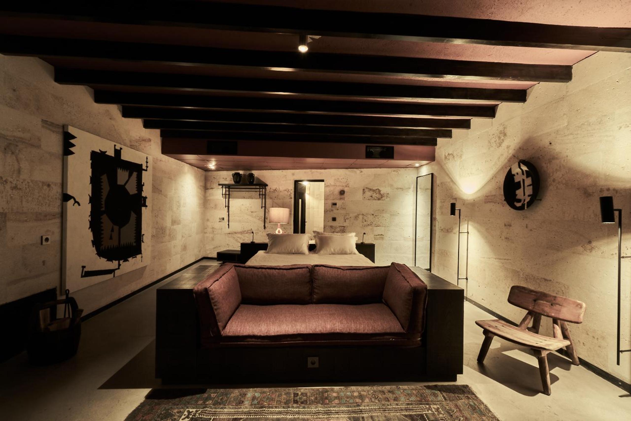 Stone Suite with Cave Bath - Photo 11