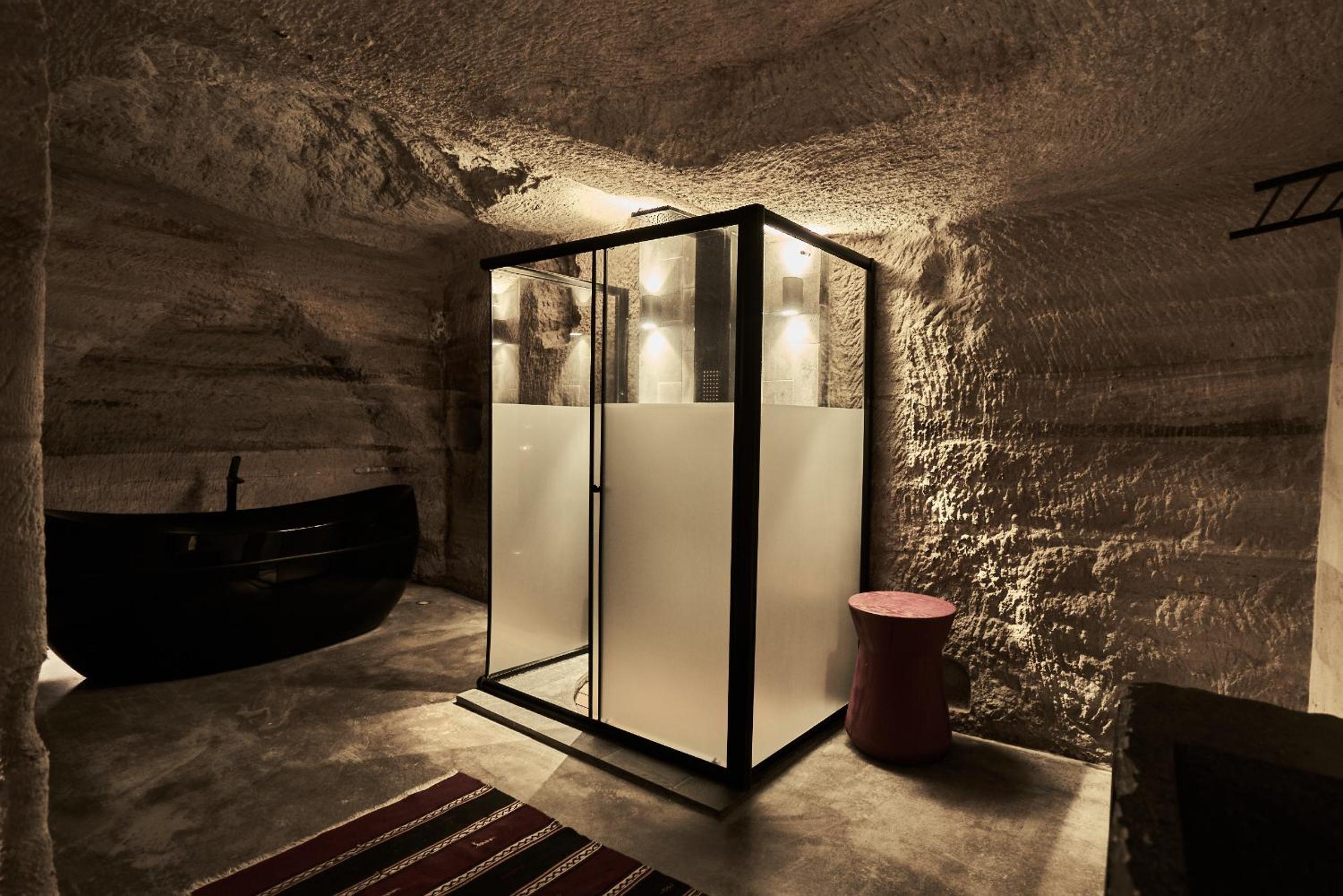 Stone Suite with Cave Bath - Photo 12
