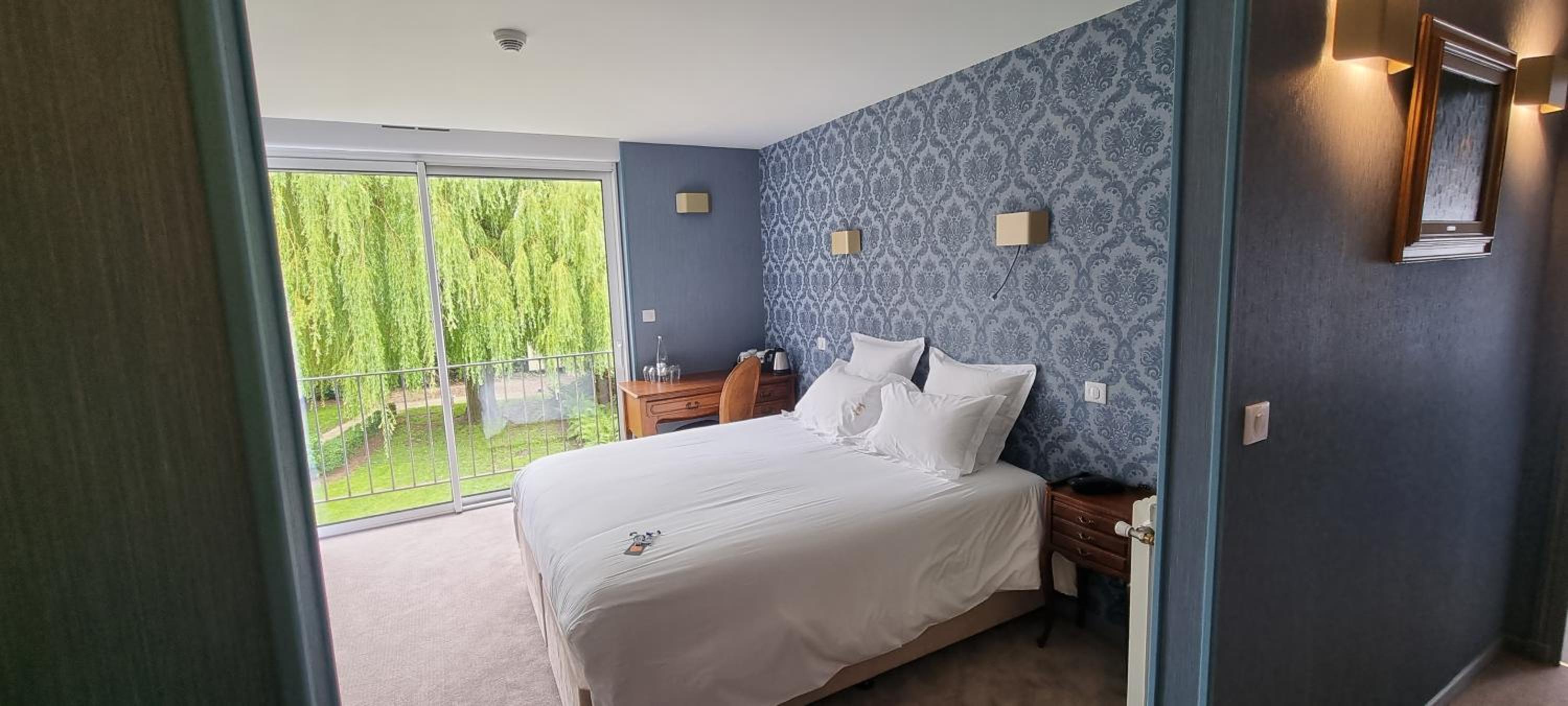 Superior King Suite - Photo 1