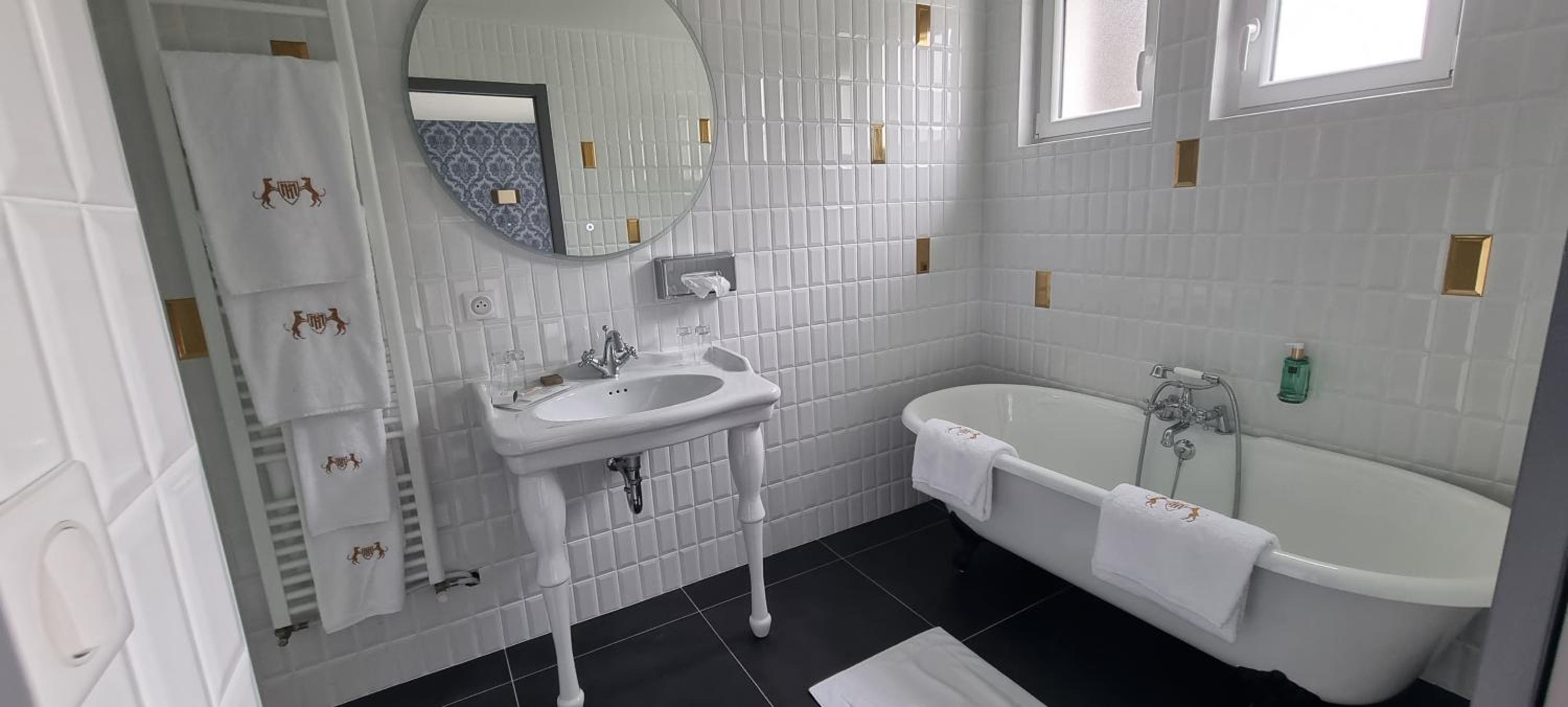 Superior King Suite - Photo 4