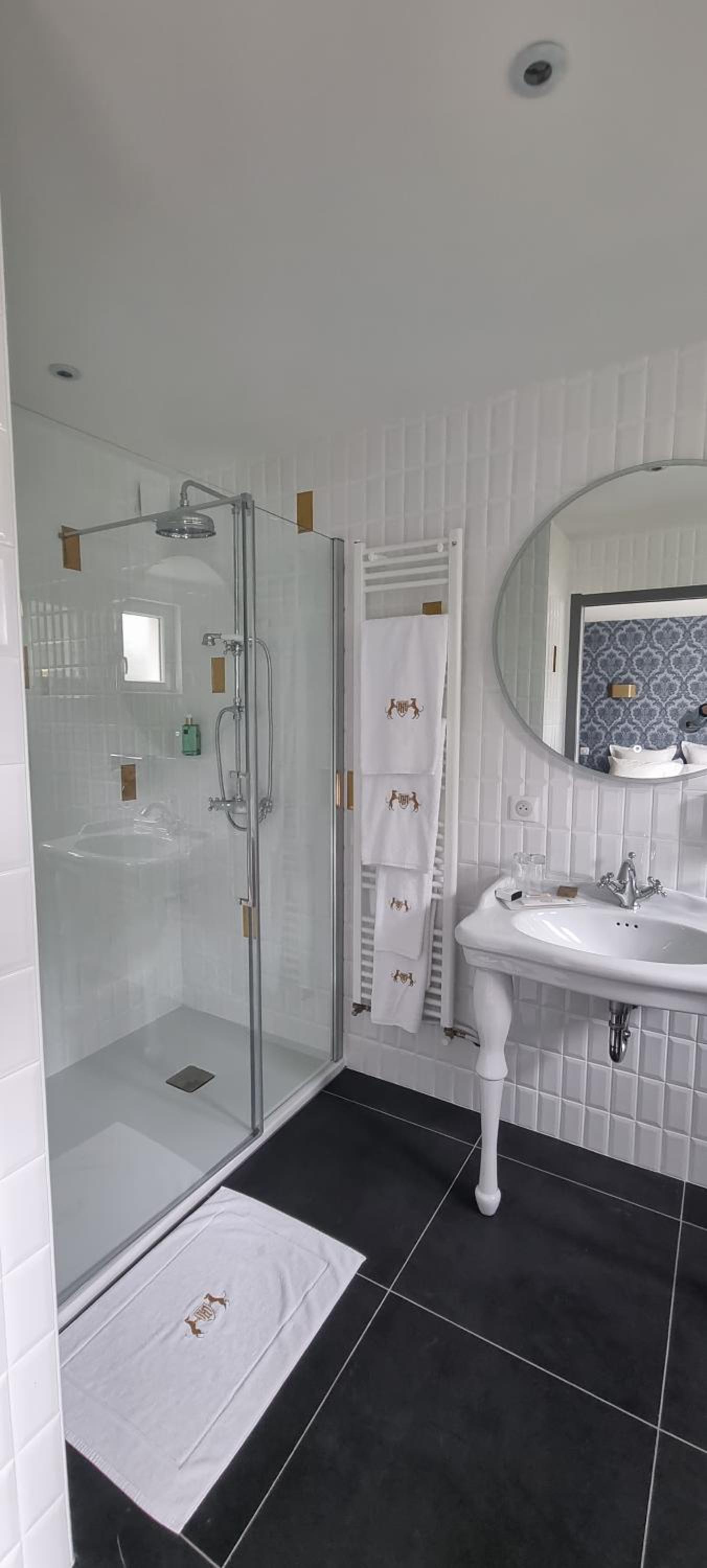 Superior King Suite - Photo 5