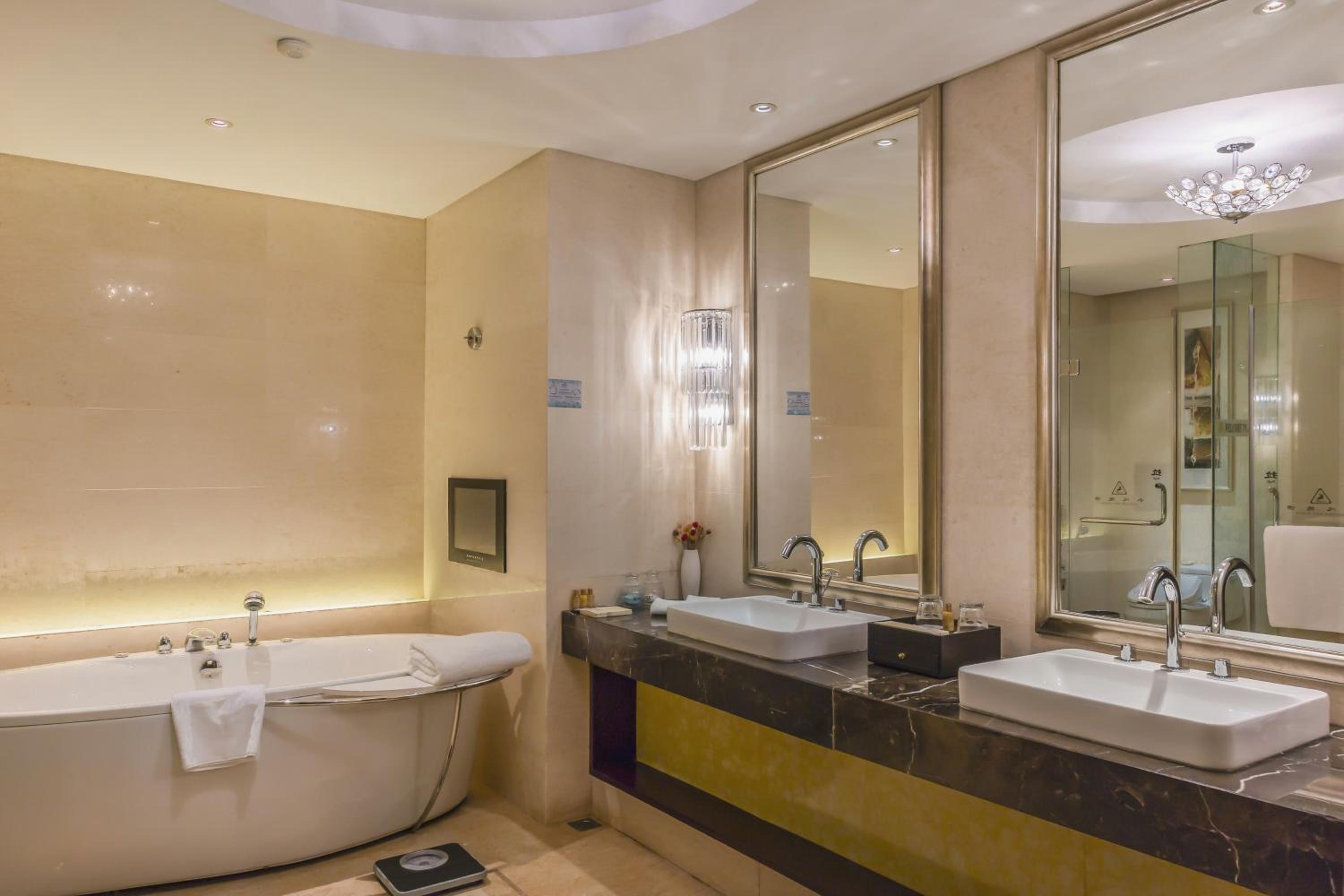 Executive, Smoking Suite