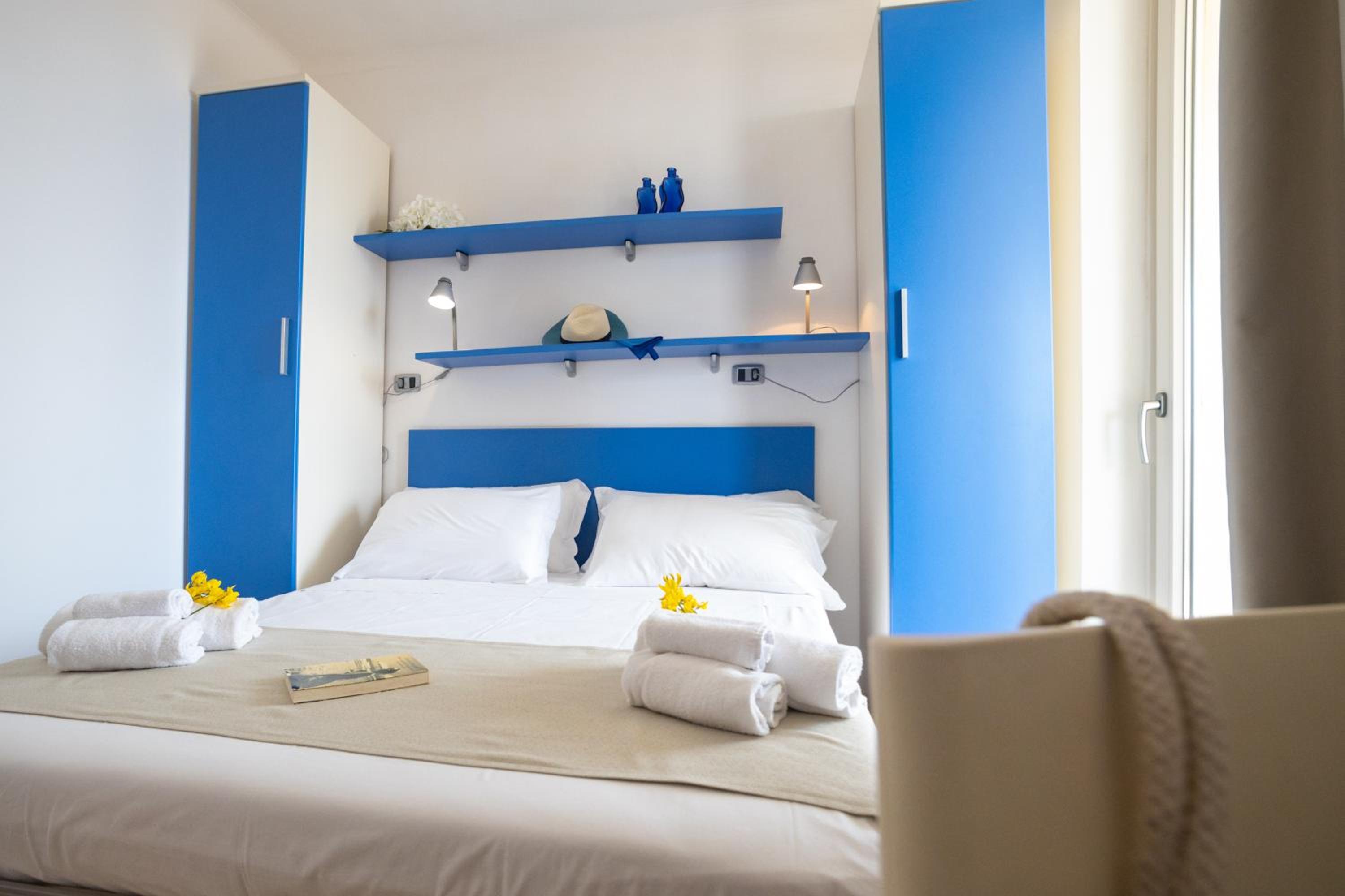 One-Bedroom Apartment with Lateral Sea View - Photo 17