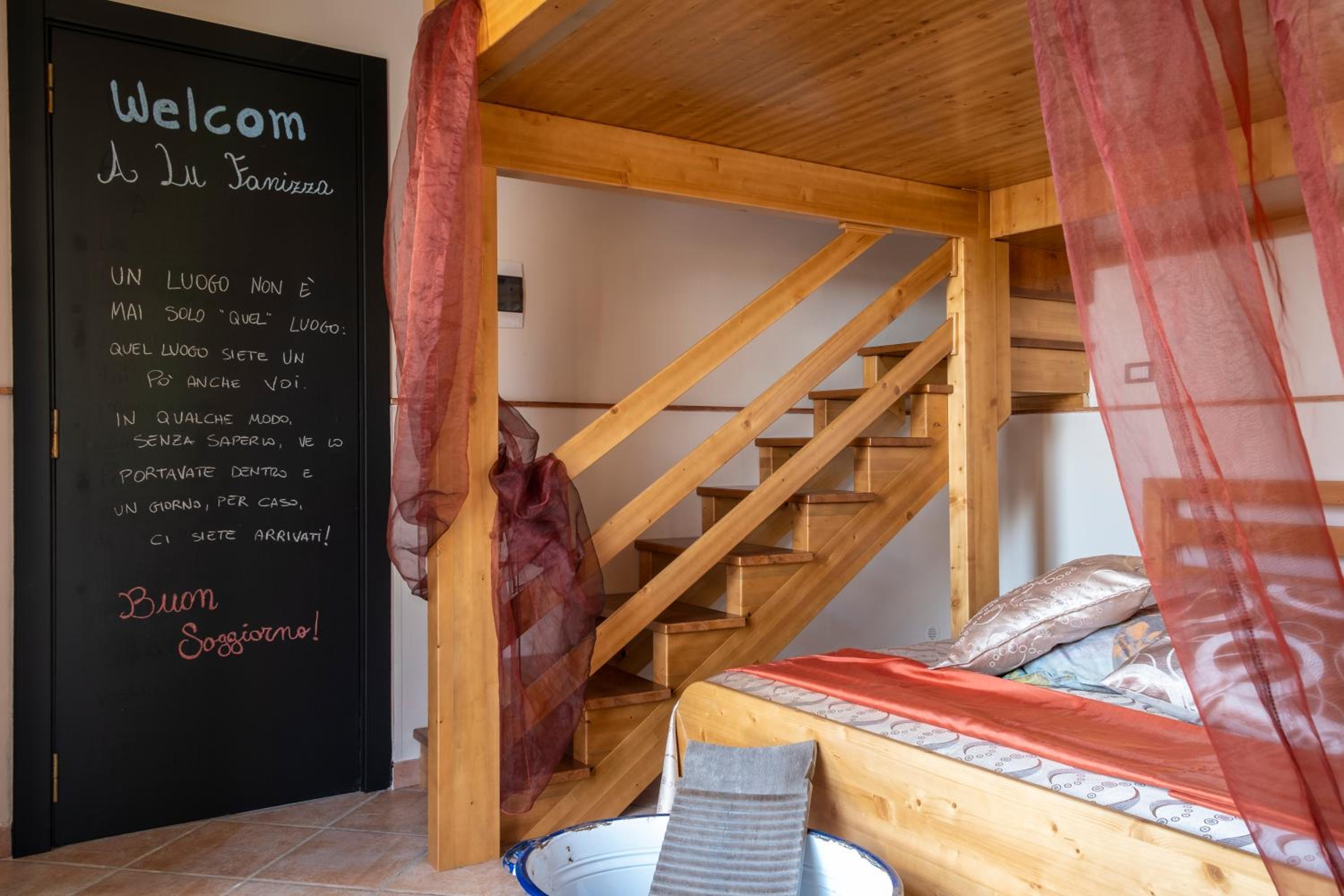 Quadruple Room with Private Bathroom photo 3