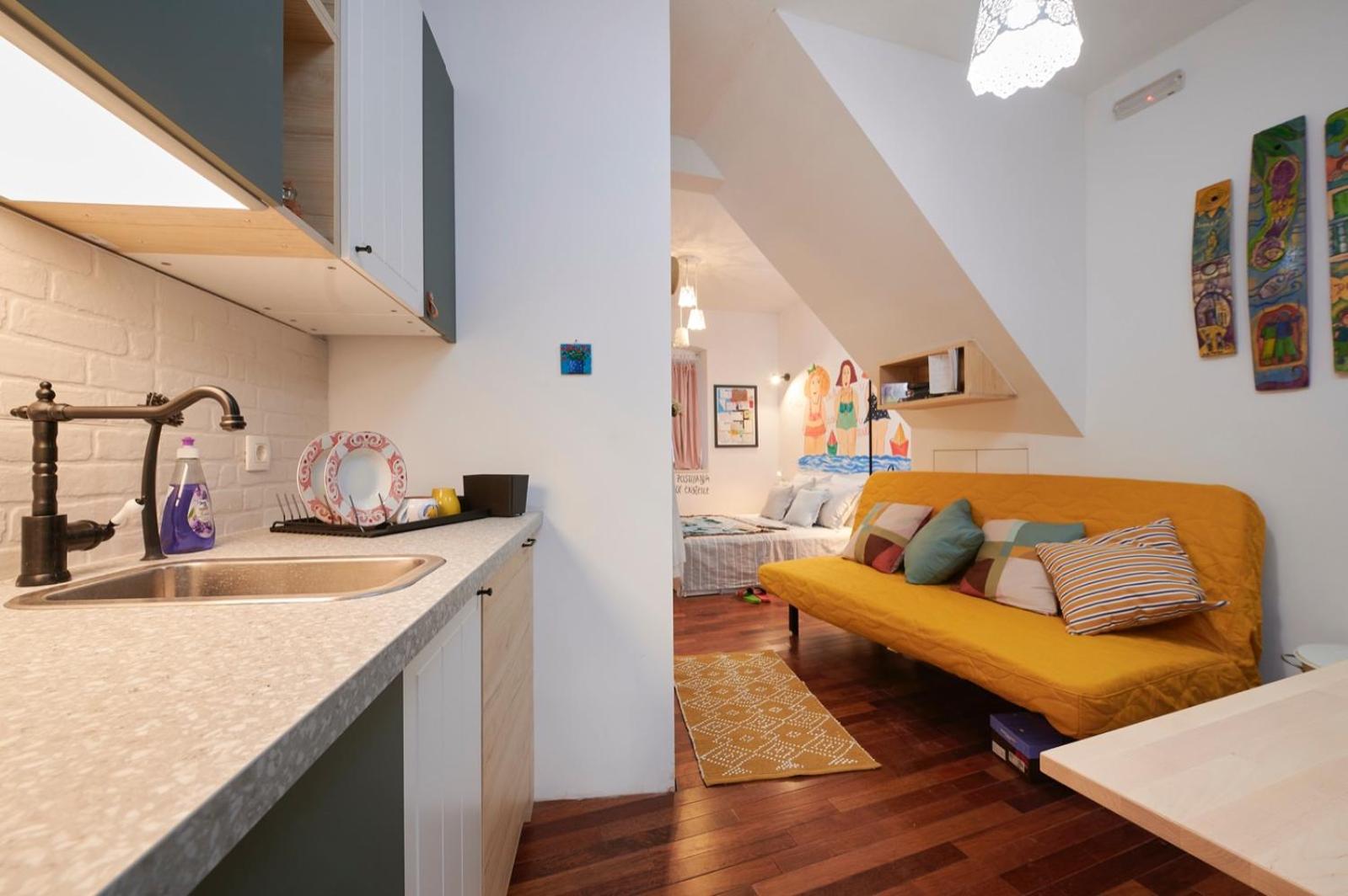 One-Bedroom Apartment - Photo 3