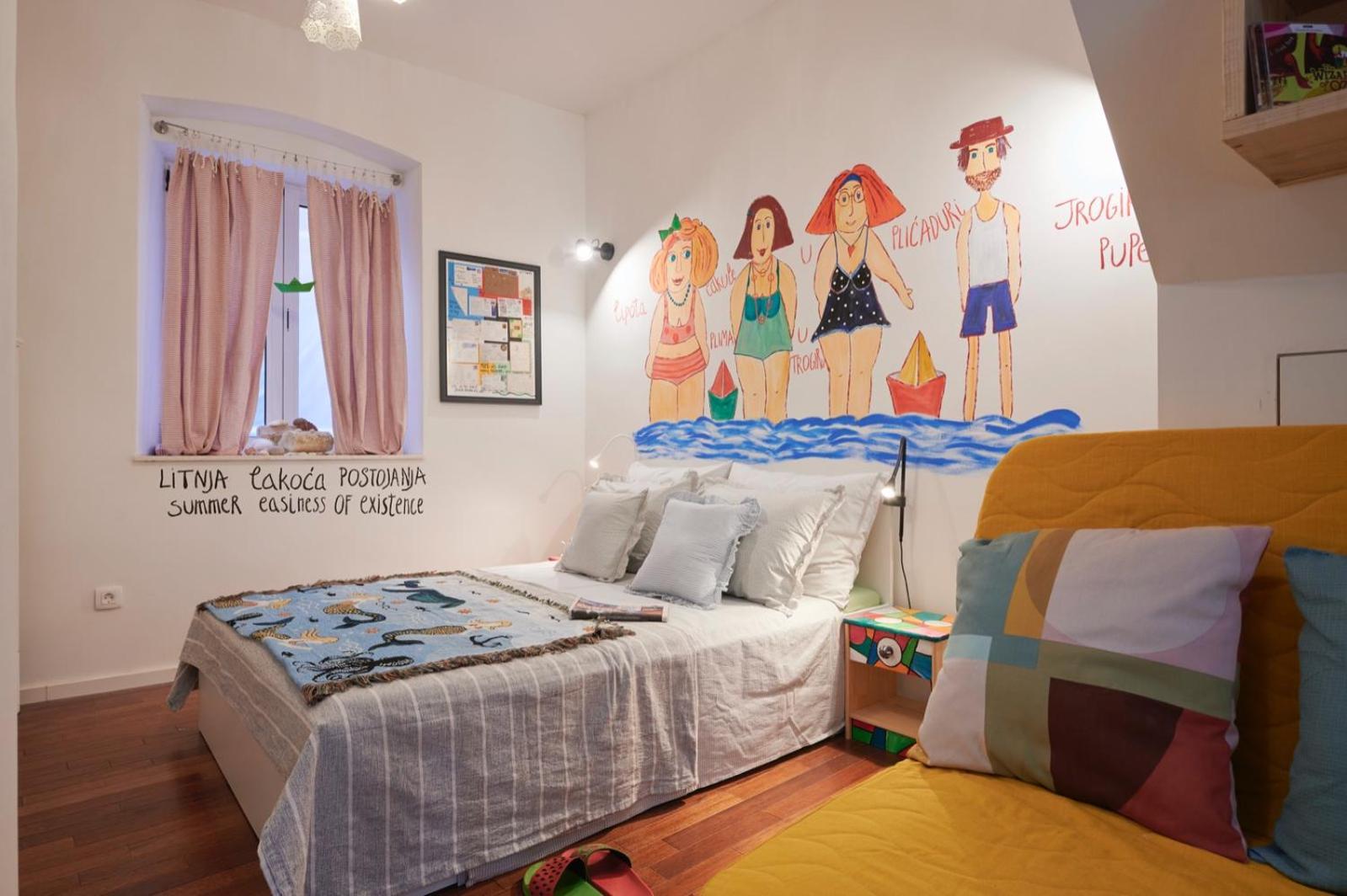One-Bedroom Apartment - Photo 8