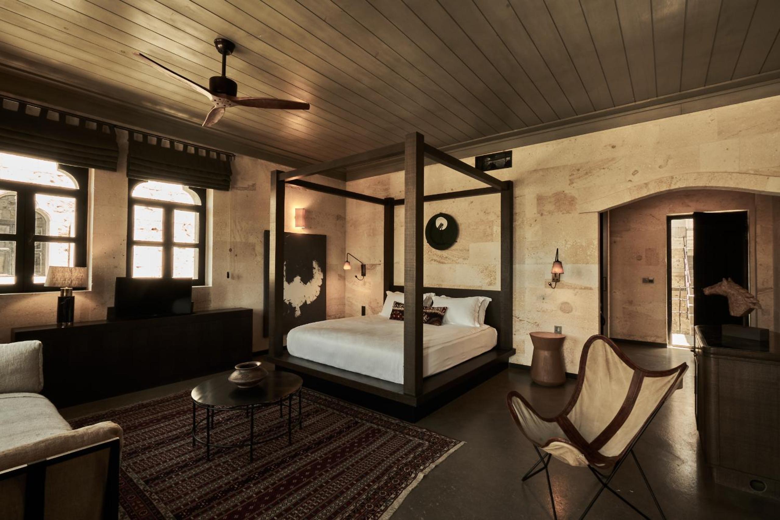 Suite with French Balcony - Photo 10