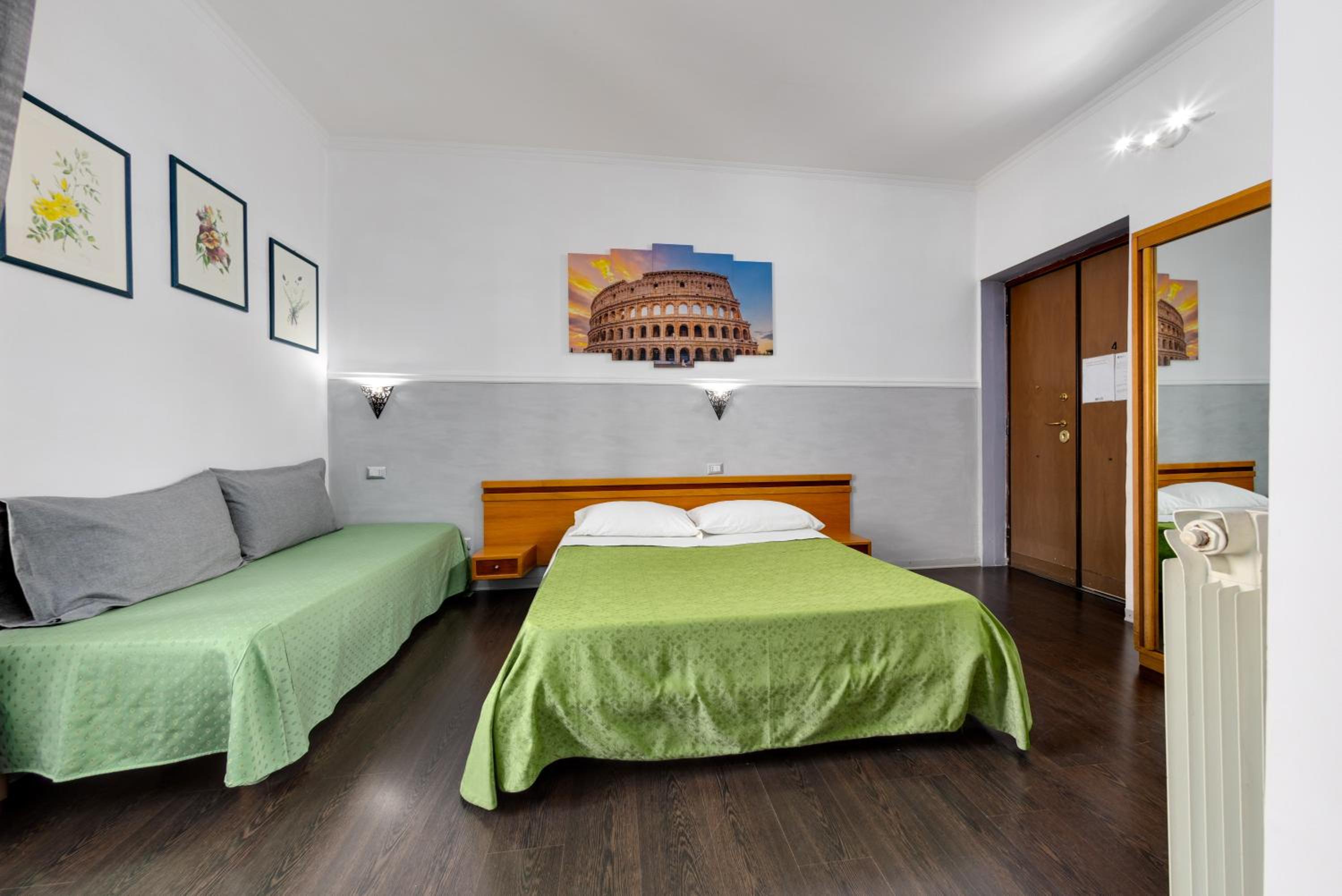 Triple Room with Private Bathroom photo 1