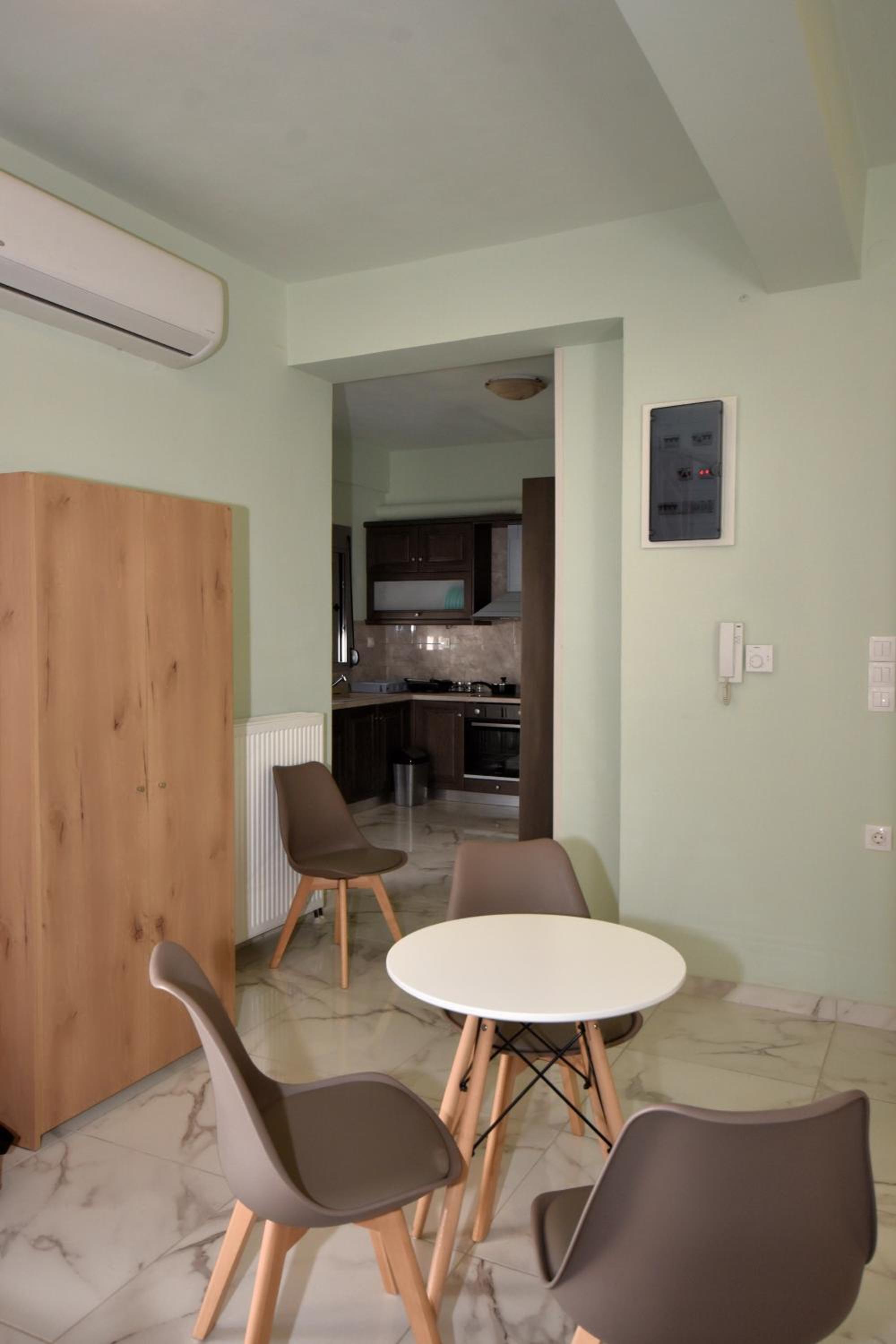 One-Bedroom Apartment - Photo 3