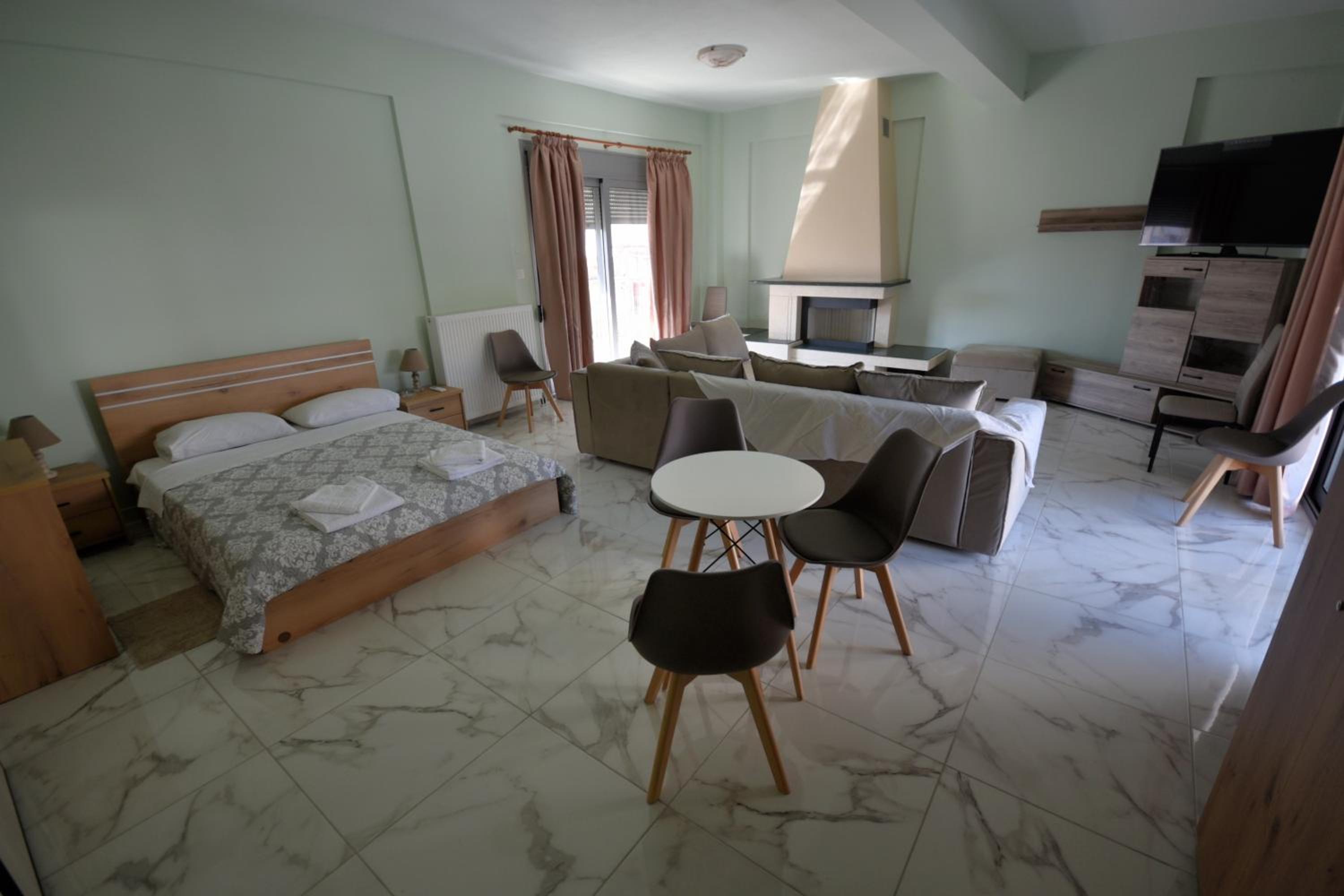 One-Bedroom Apartment - Photo 4