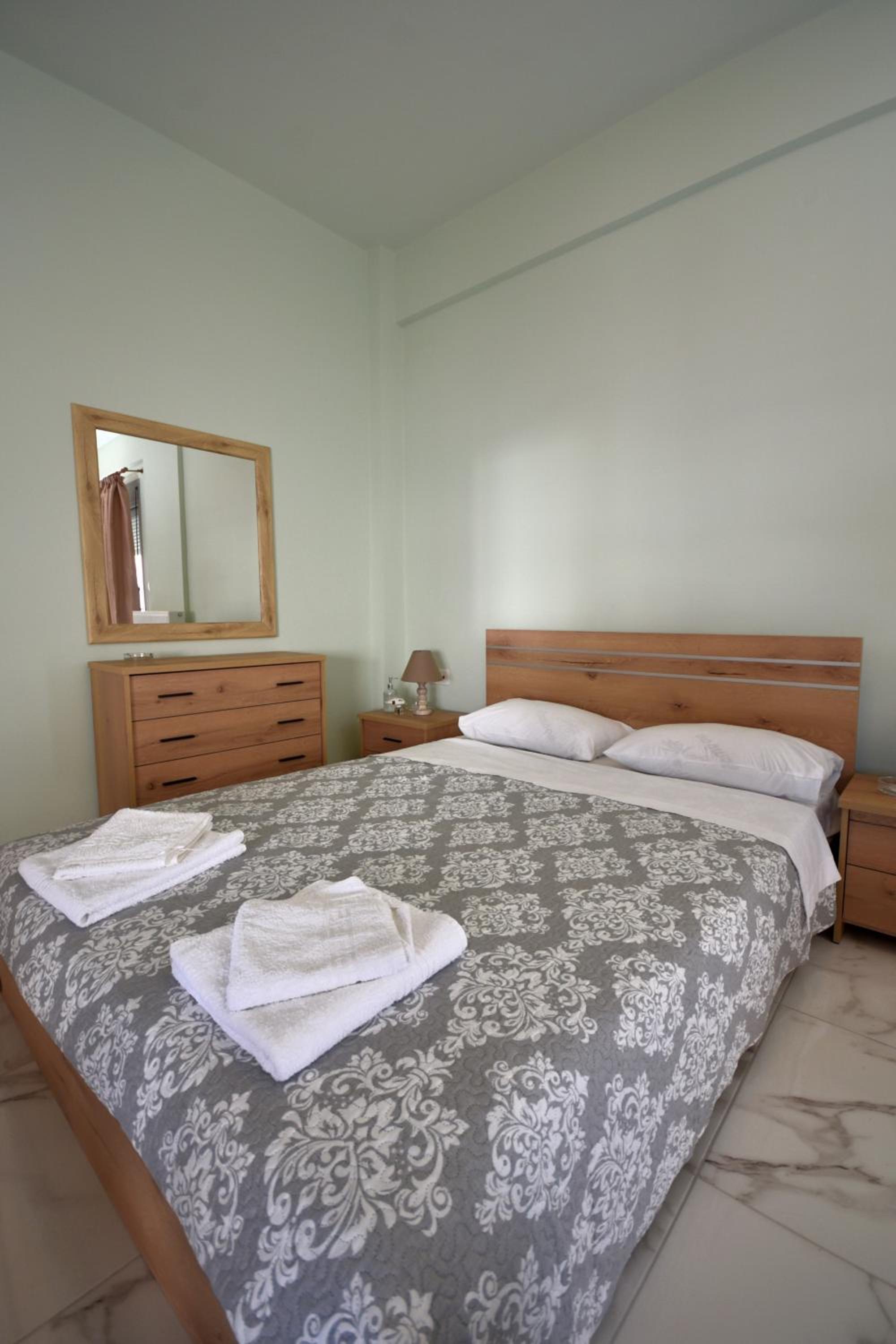 One-Bedroom Apartment - Photo 1