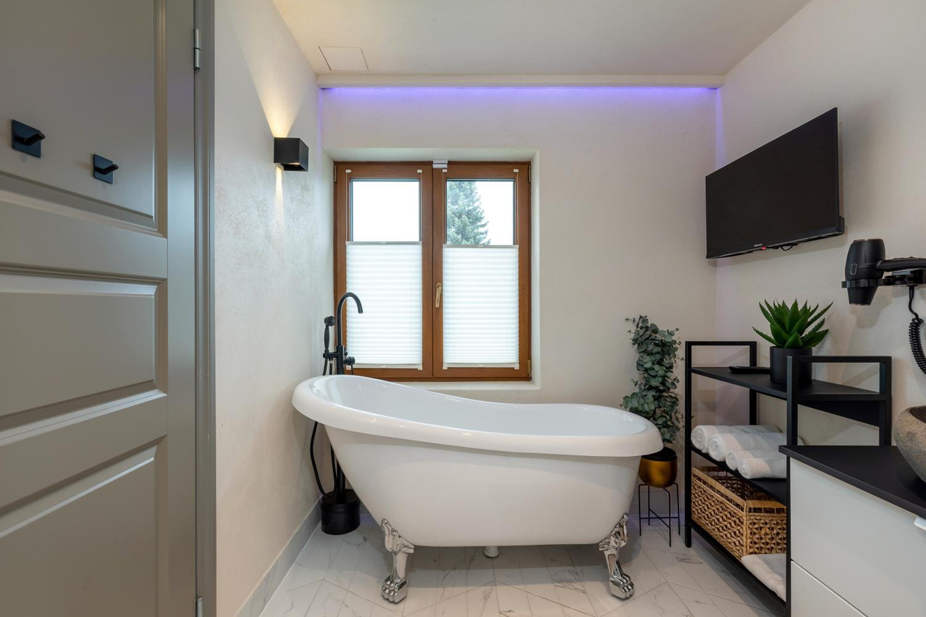 Family Room with Bath photo 3