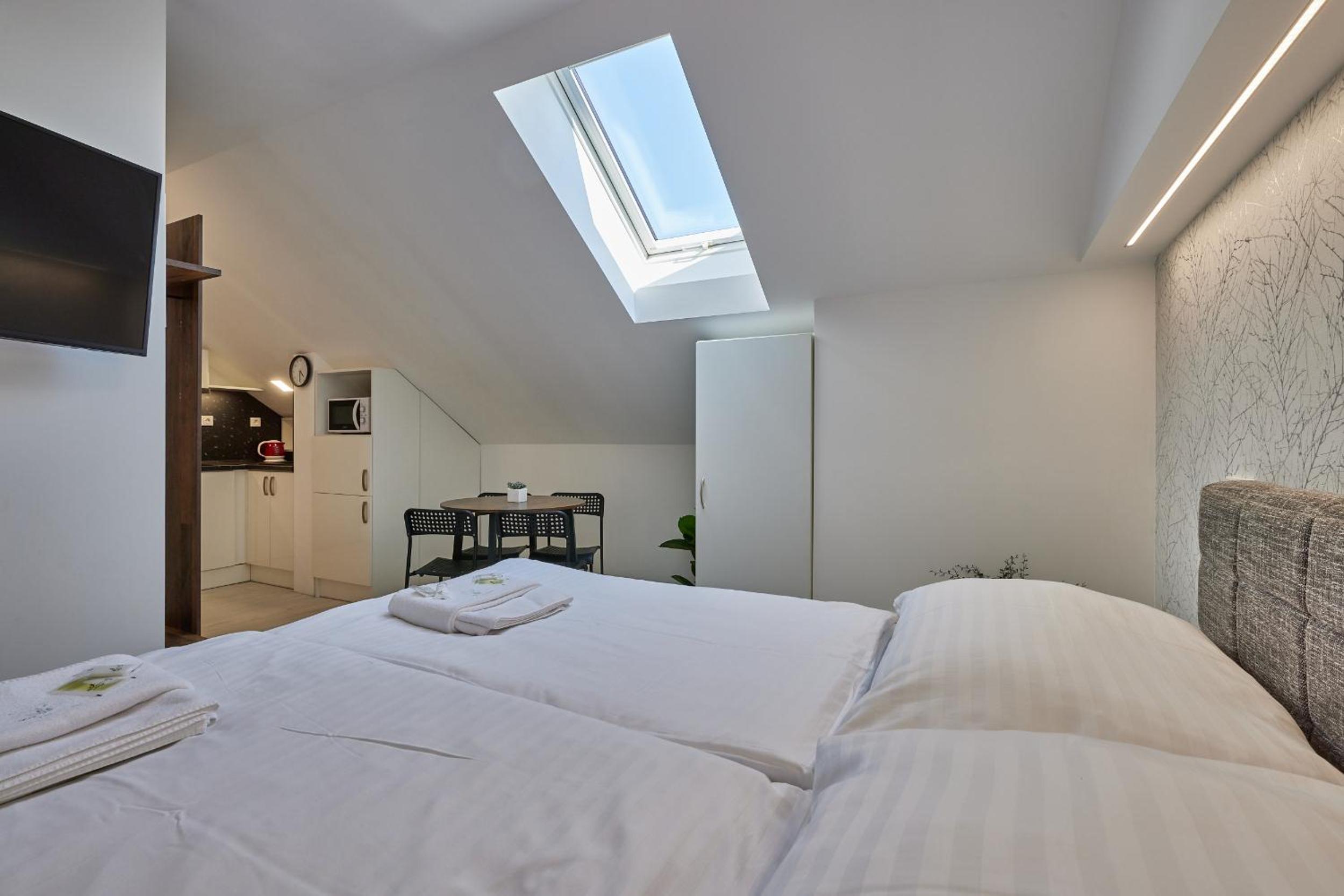 One-Bedroom Apartment photo 2