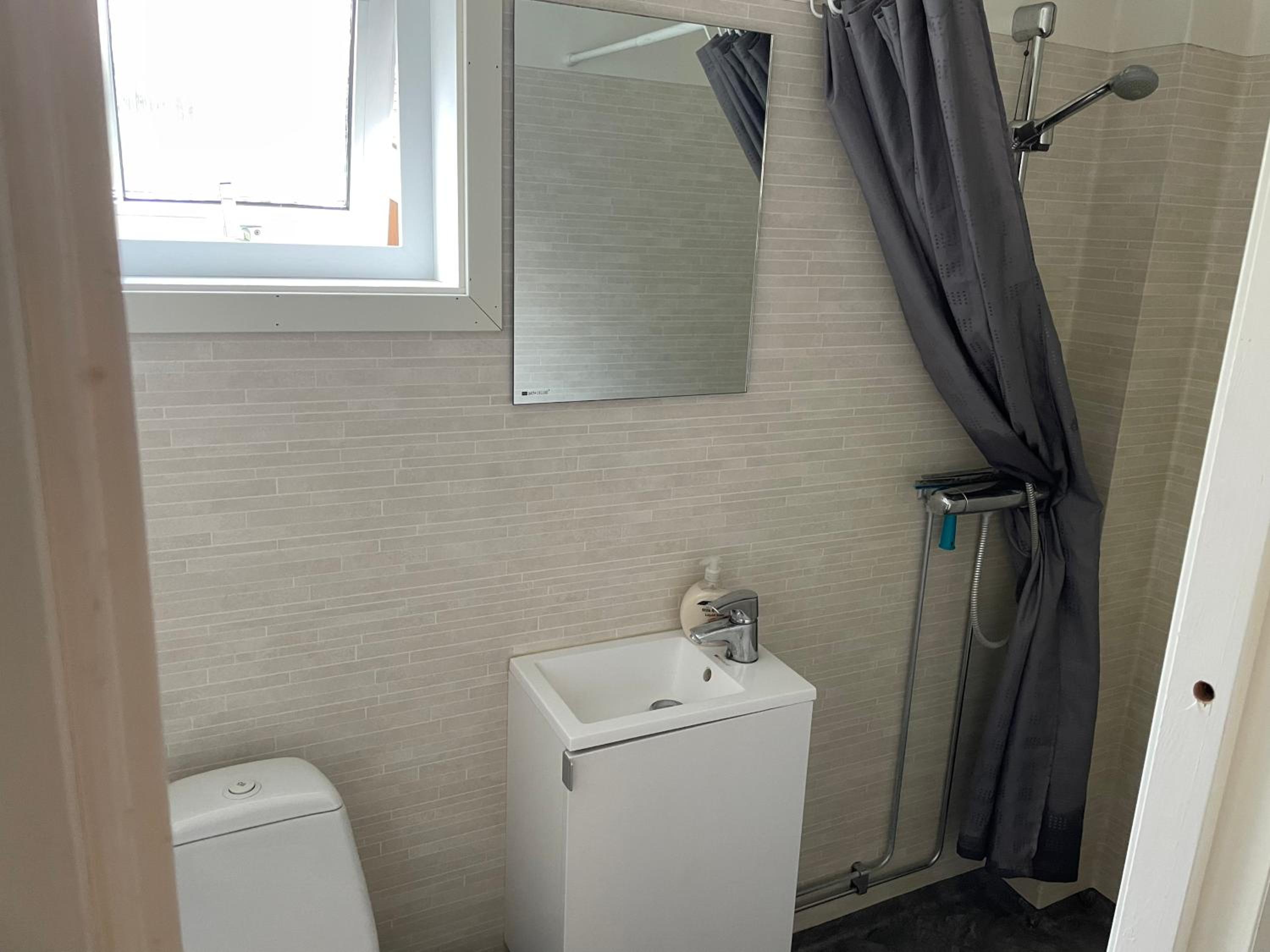 One-Bedroom Apartment - Photo 7