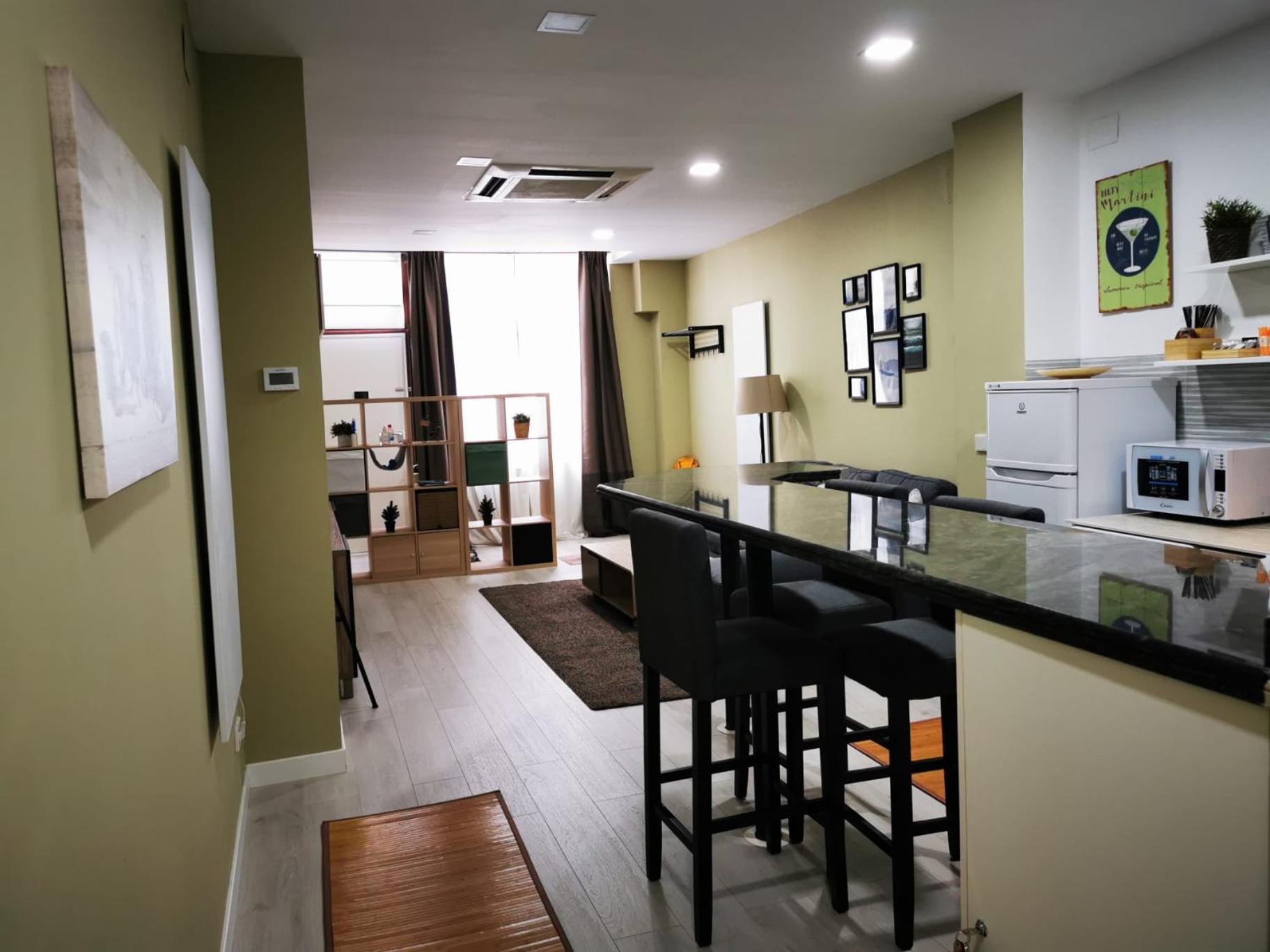 One-Bedroom Apartment - Photo 4