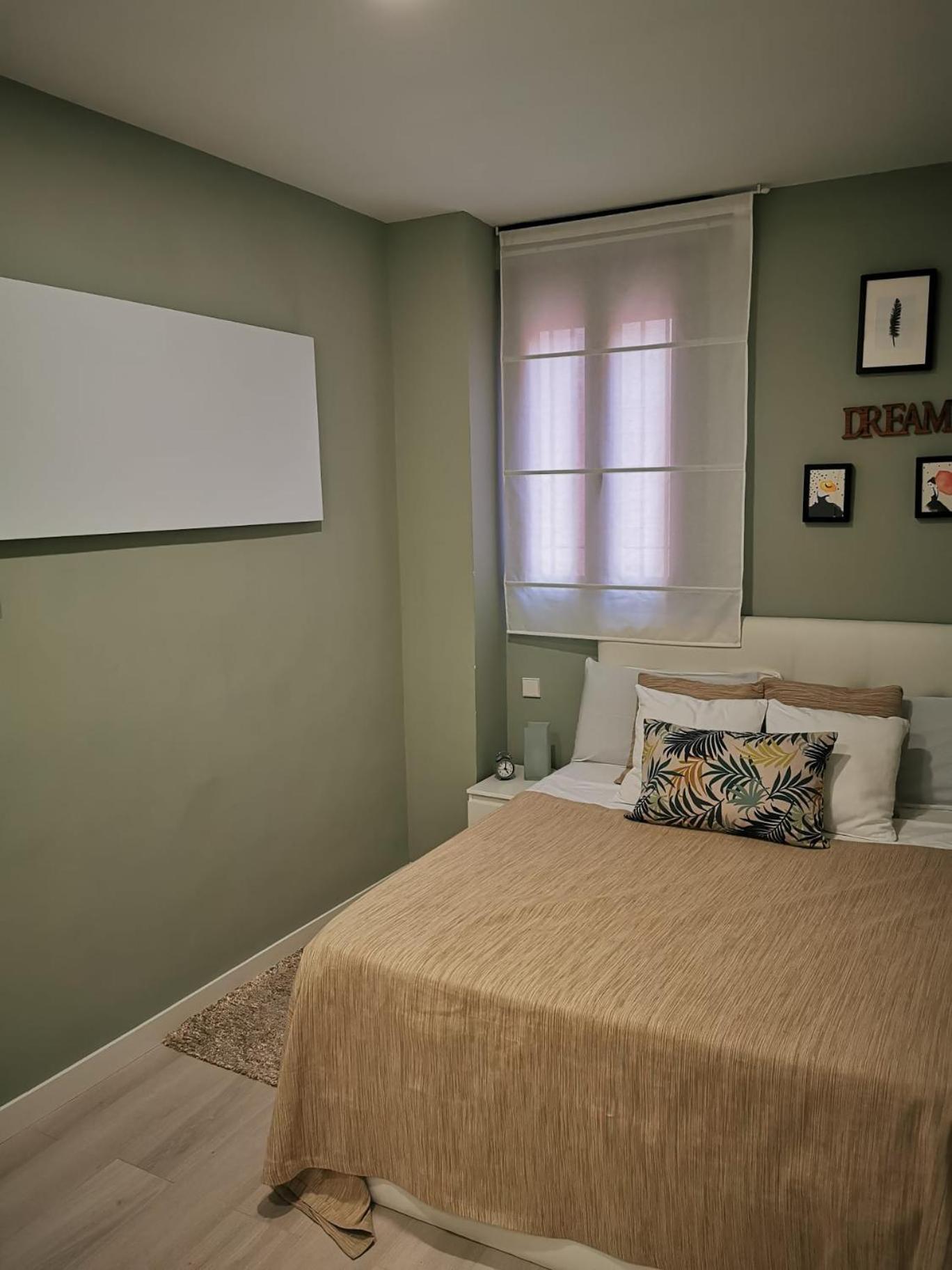 One-Bedroom Apartment - Photo 1
