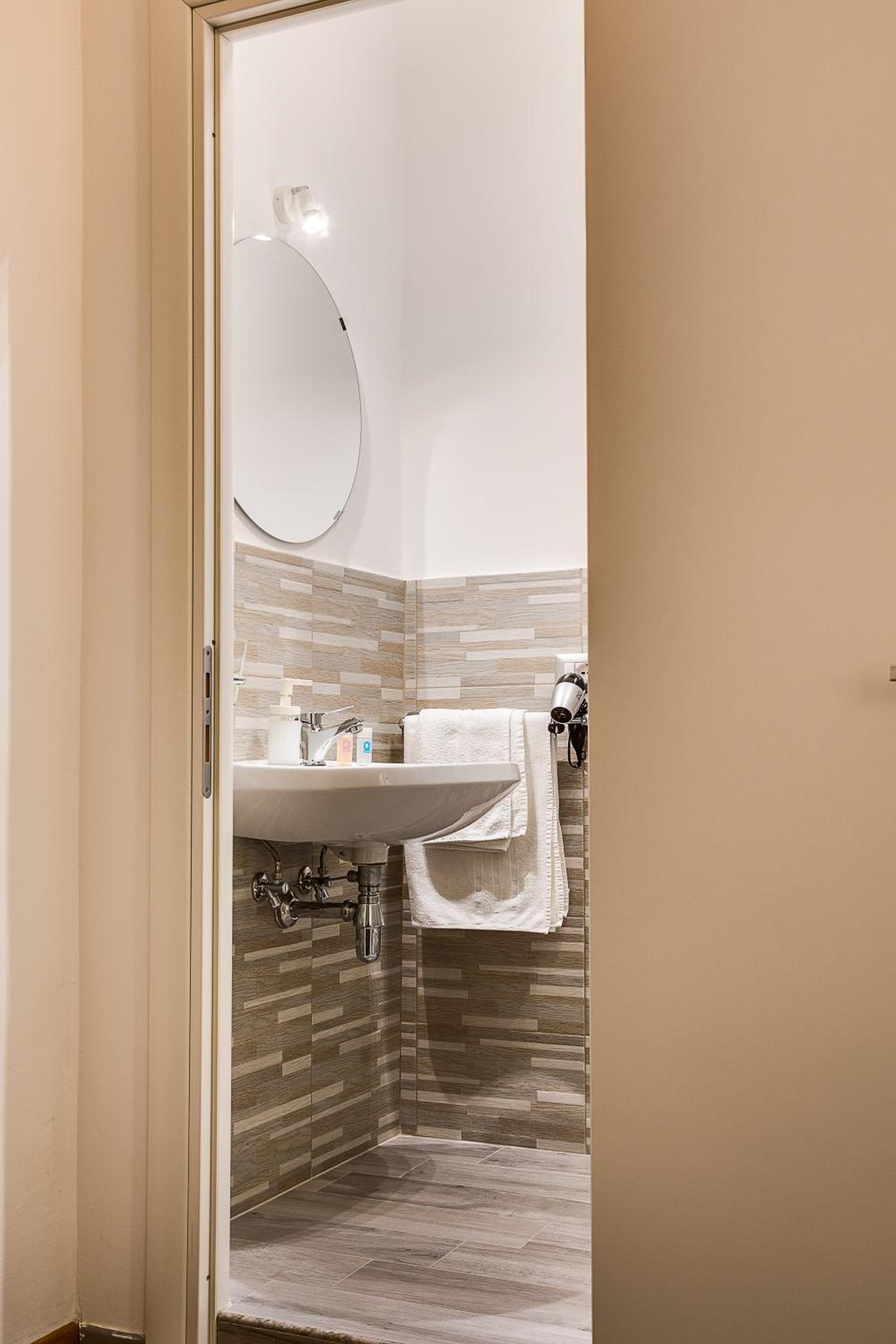 Triple Room with Private Bathroom photo 3