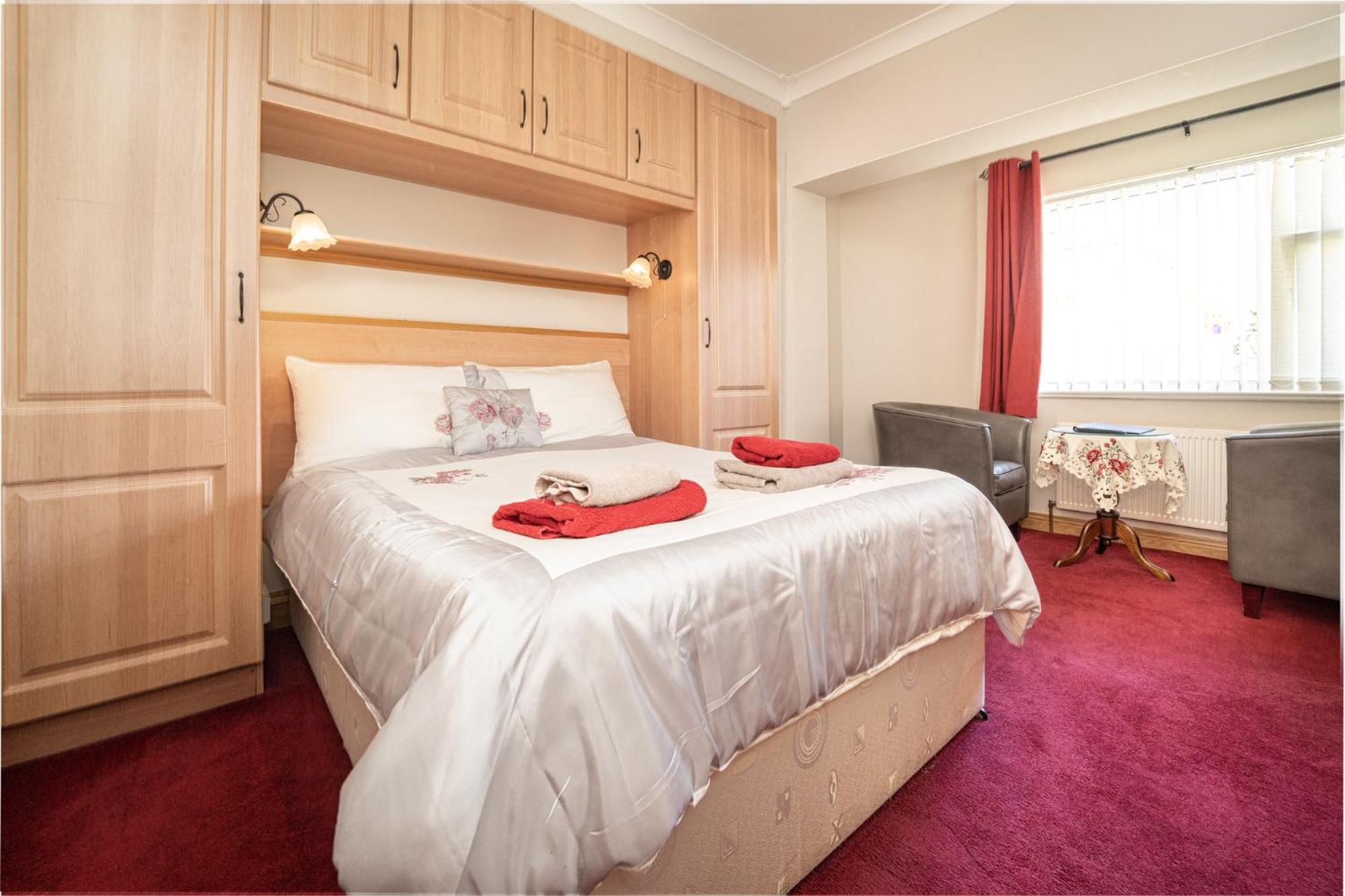 Double Room with Private Bathroom - Photo 1