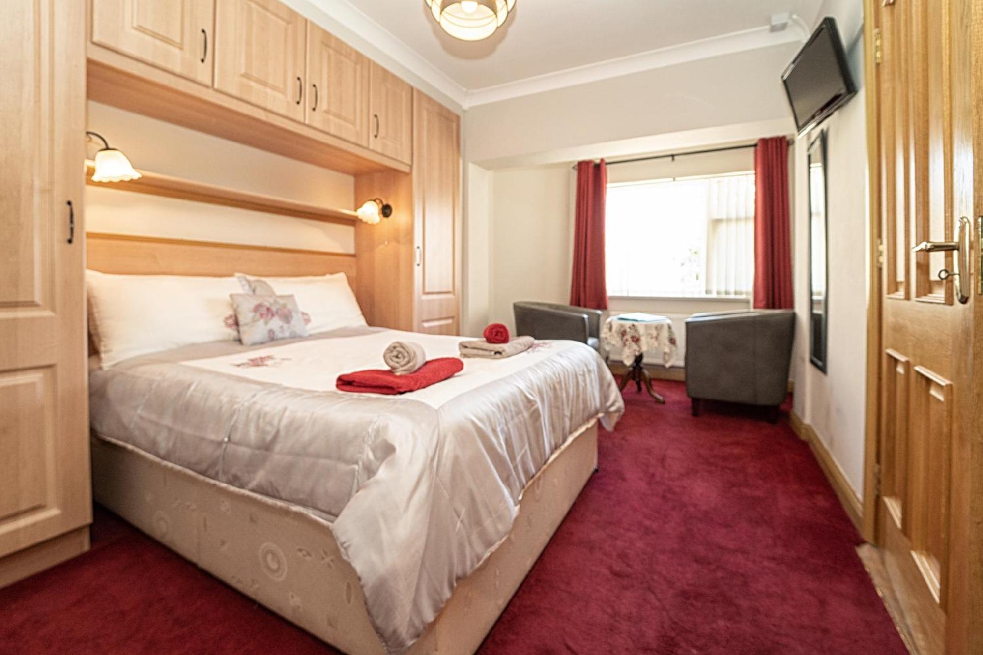 Double Room with Private Bathroom - Photo 3