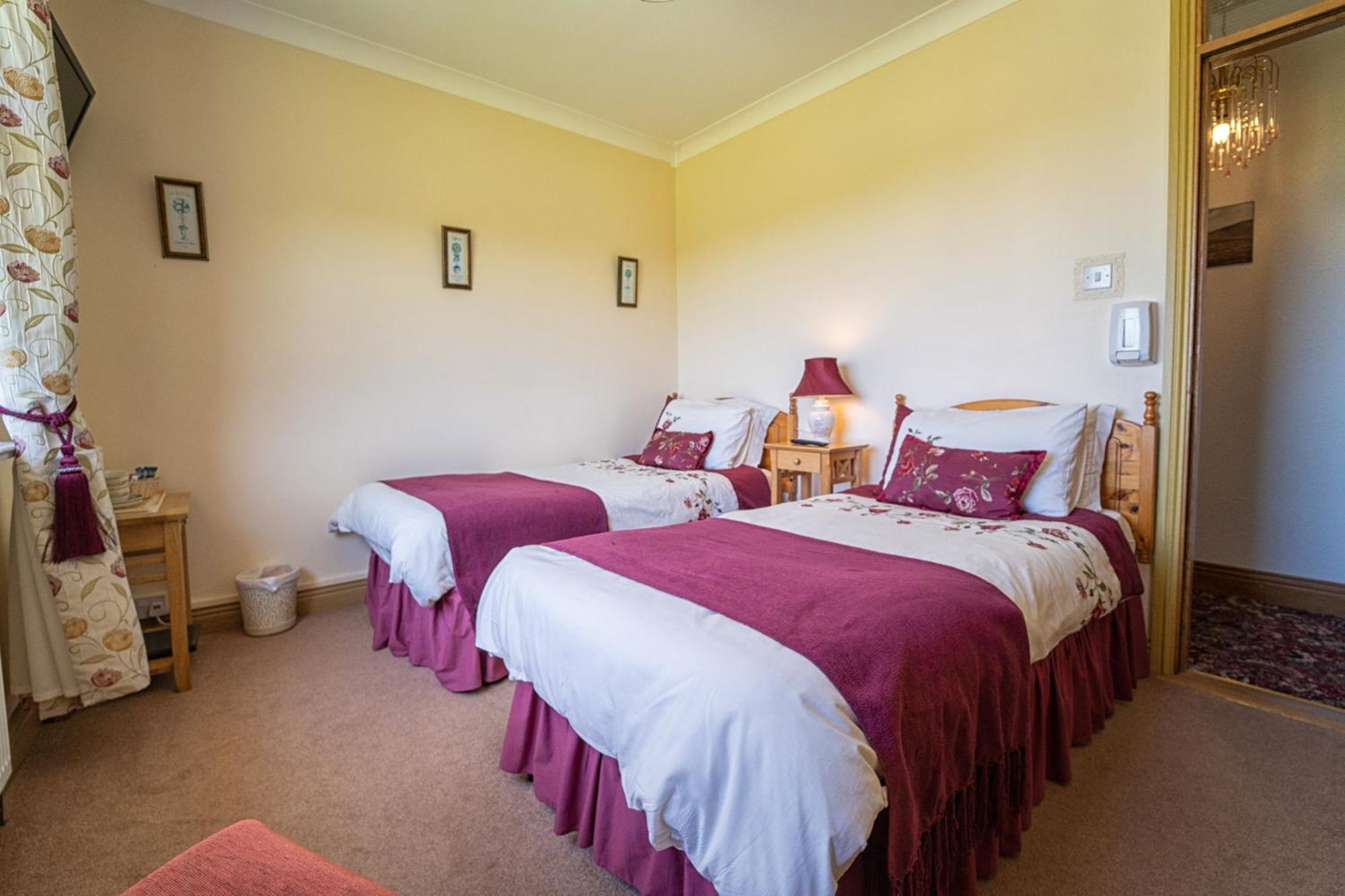 Twin Room - Photo 1