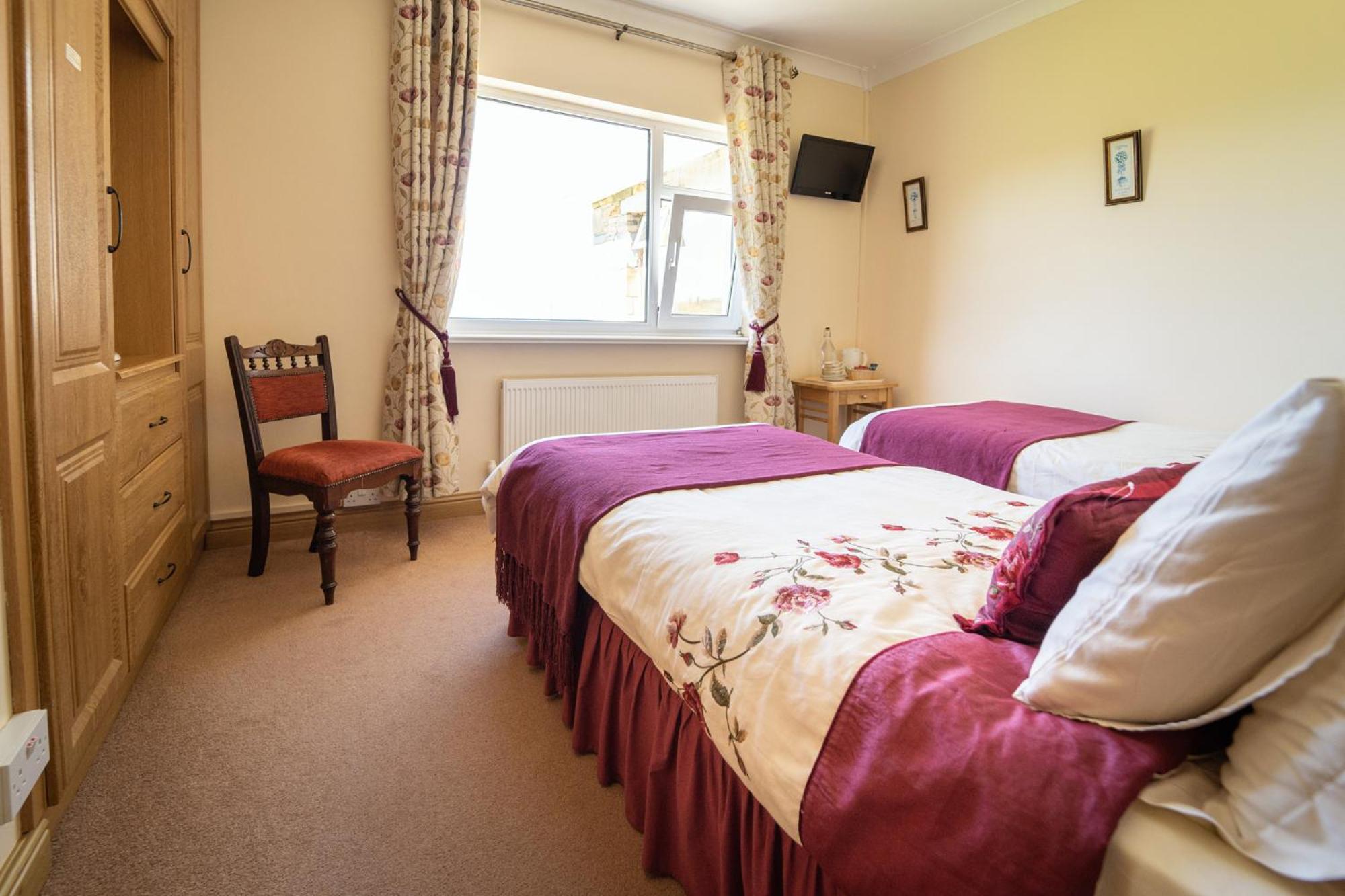 Twin Room - Photo 4