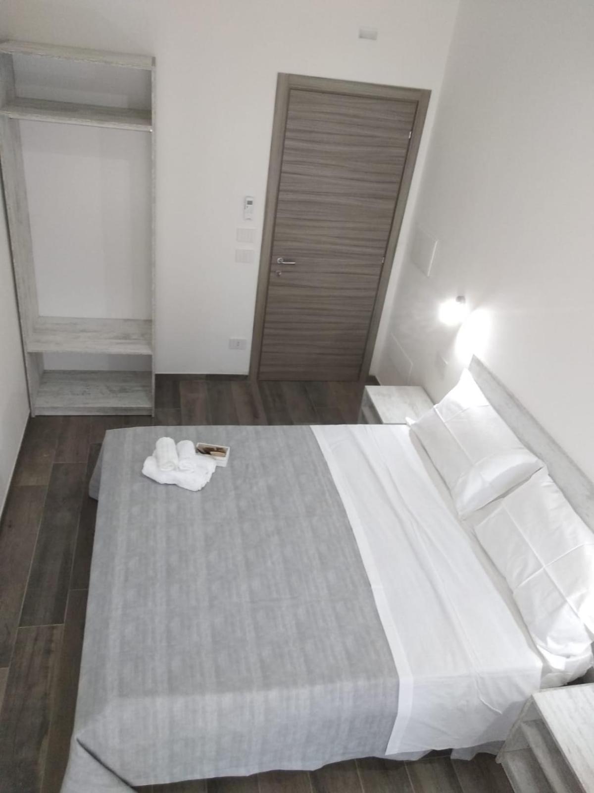 Deluxe Double Room With Side Sea View