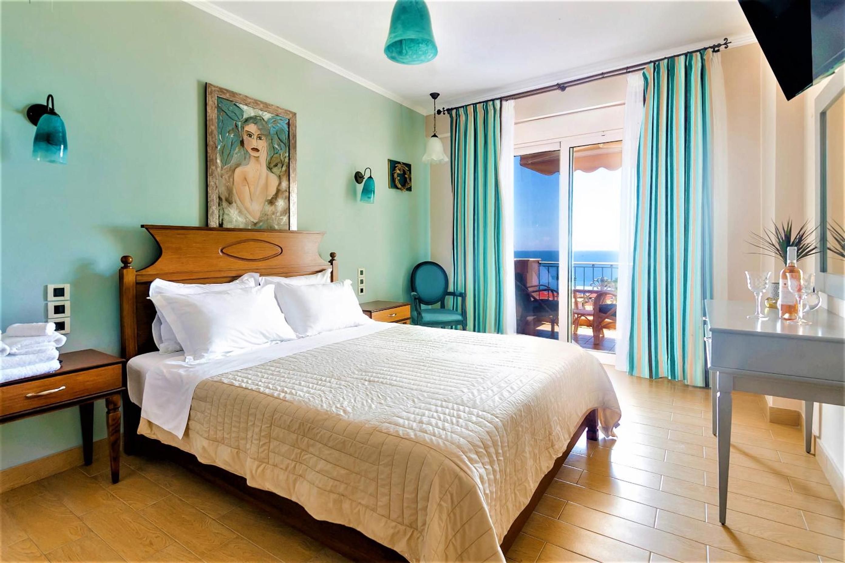 Deluxe Double Room with Sea View photo 2