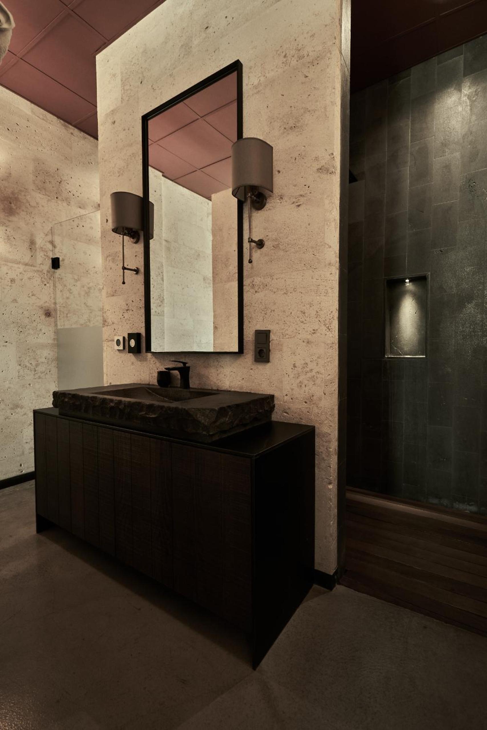 Deluxe with Balcony - Photo 2