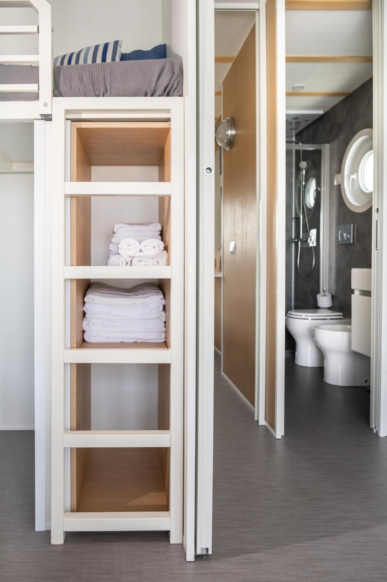 Mobile Home - Photo 26