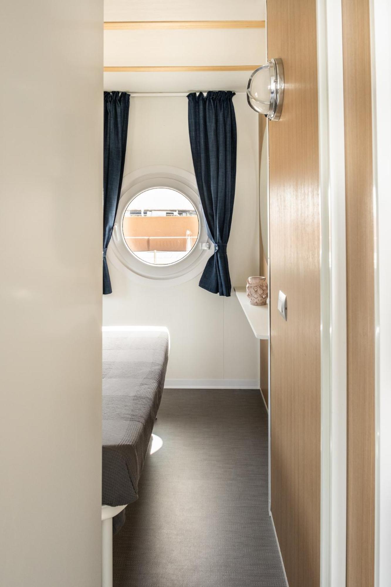 Mobile Home - Photo 24