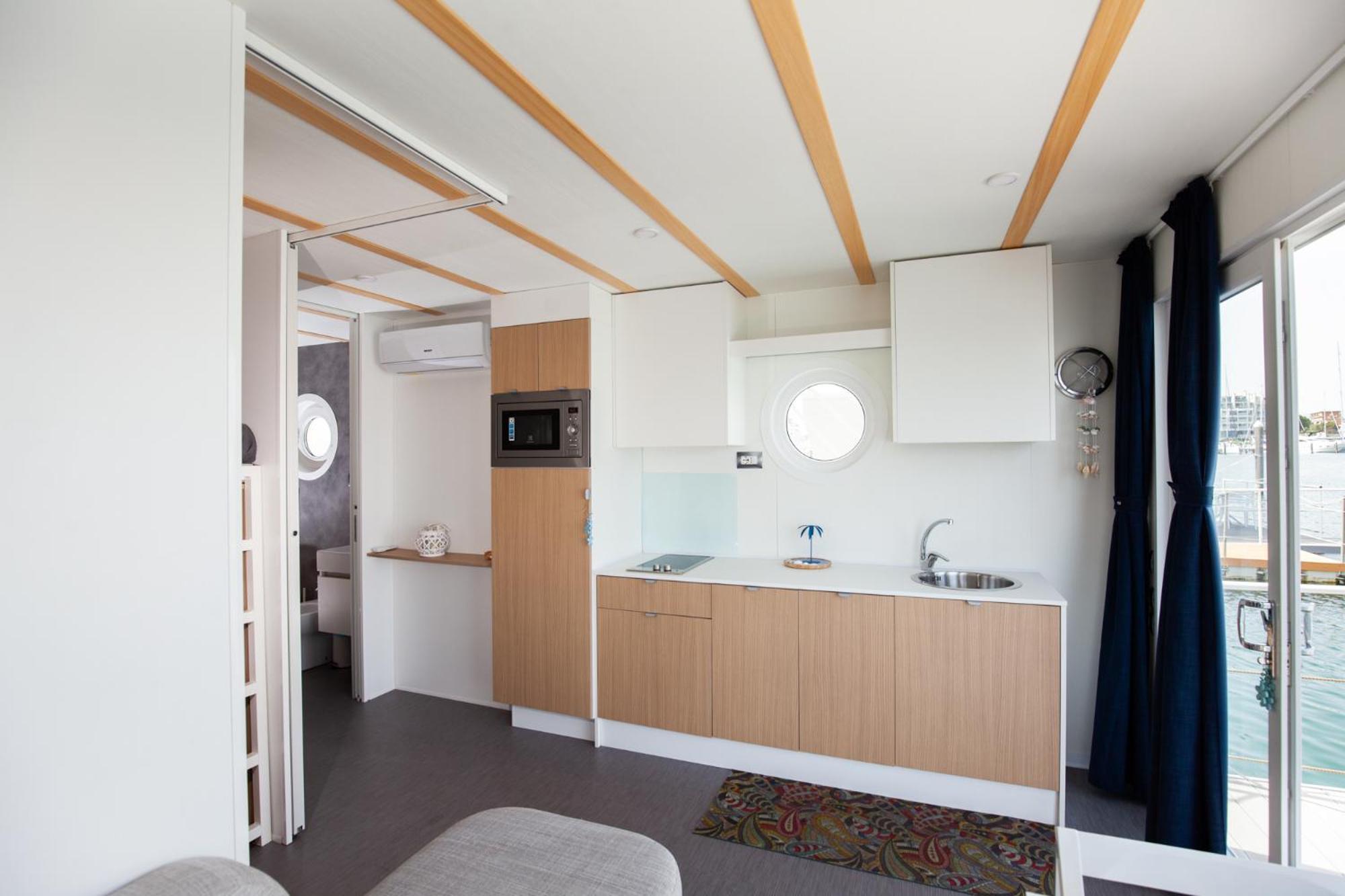 Mobile Home - Photo 9