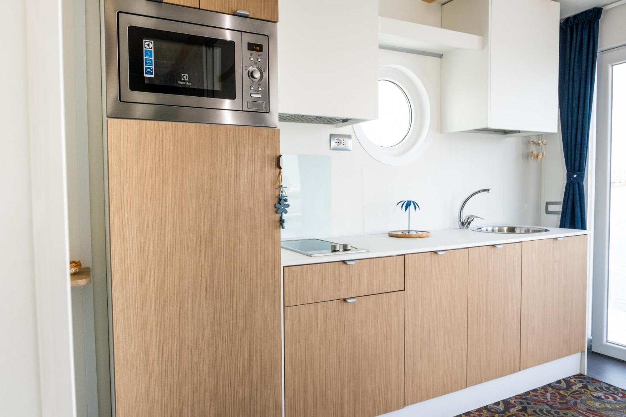 Mobile Home - Photo 29