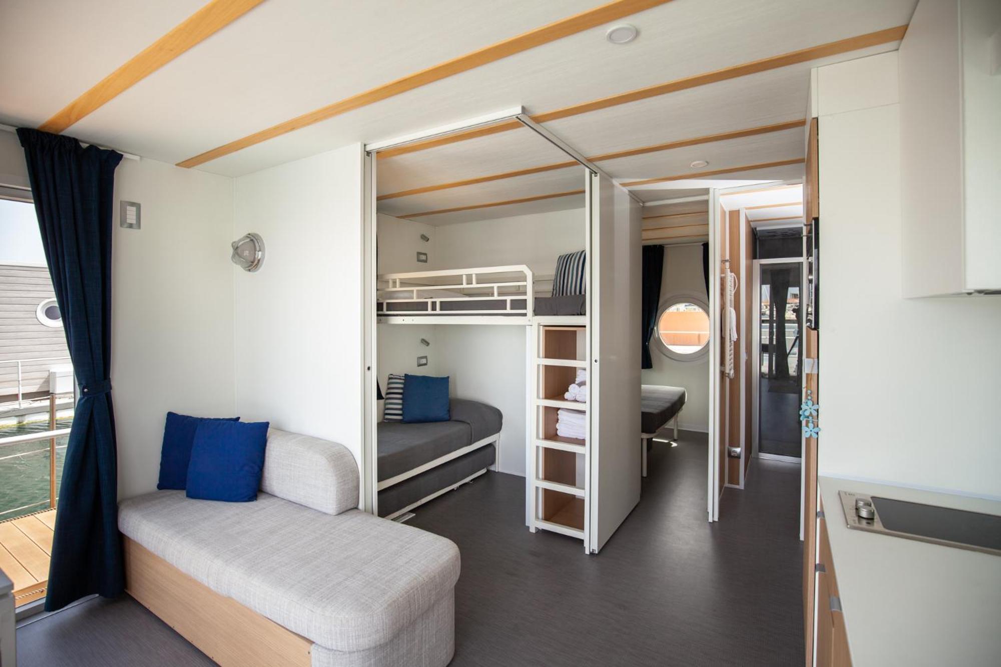 Mobile Home - Photo 51
