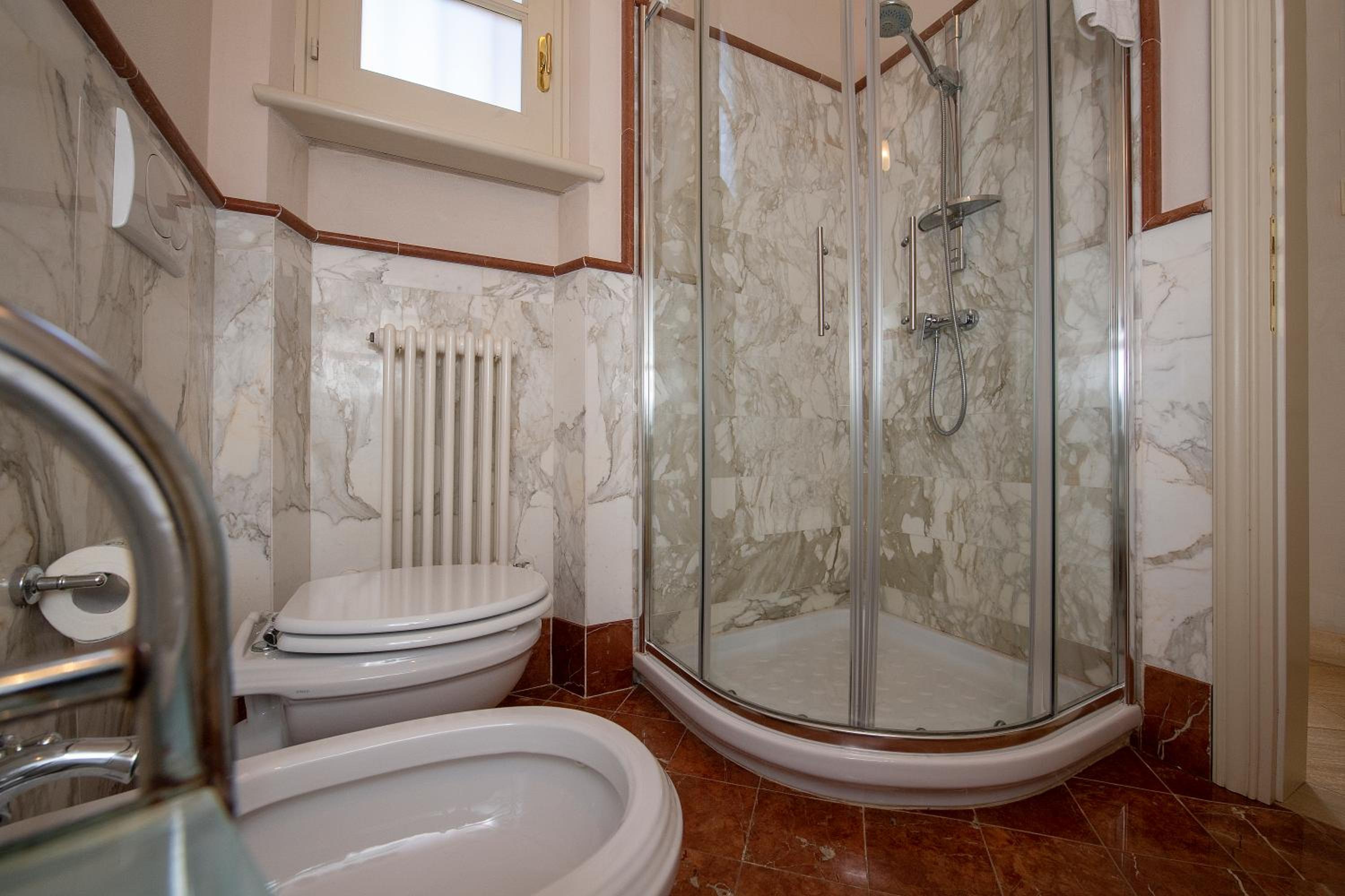 Deluxe Double Room - Photo 7