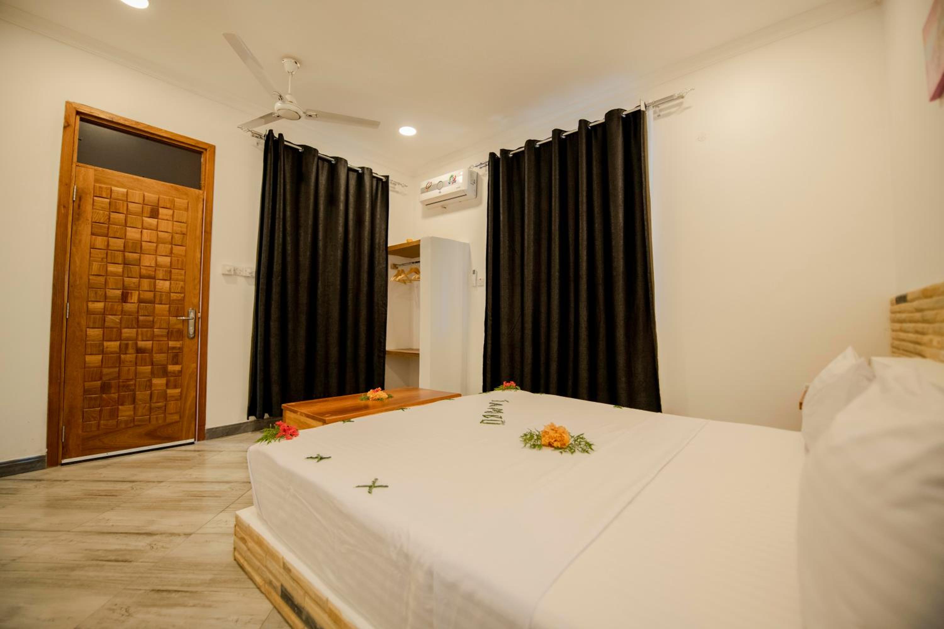 Deluxe Room - Photo 3