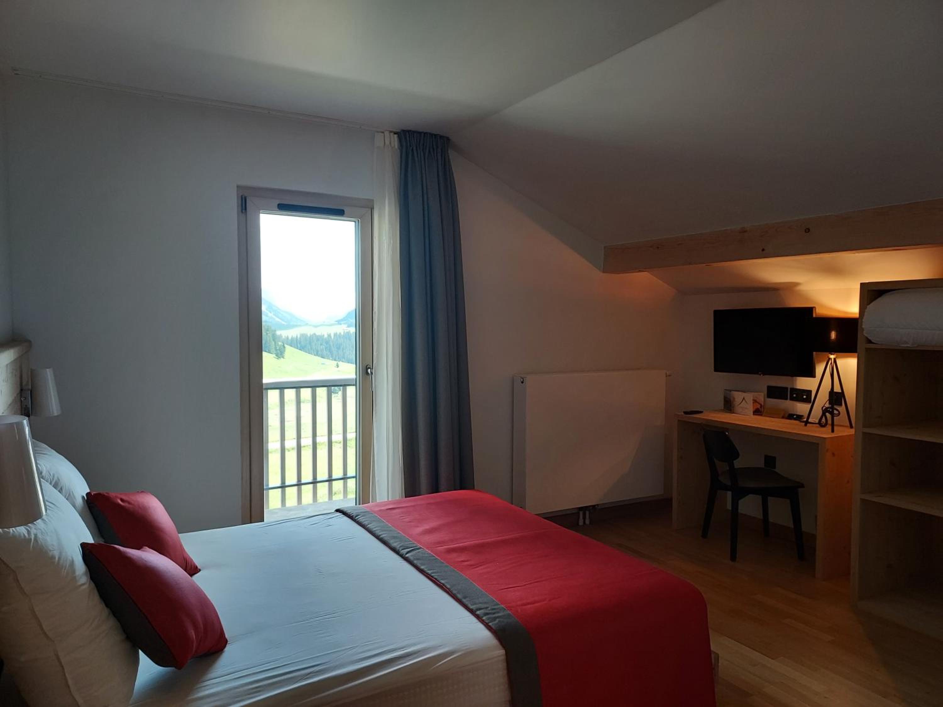 Deluxe Double Room with Balcony - Photo 2
