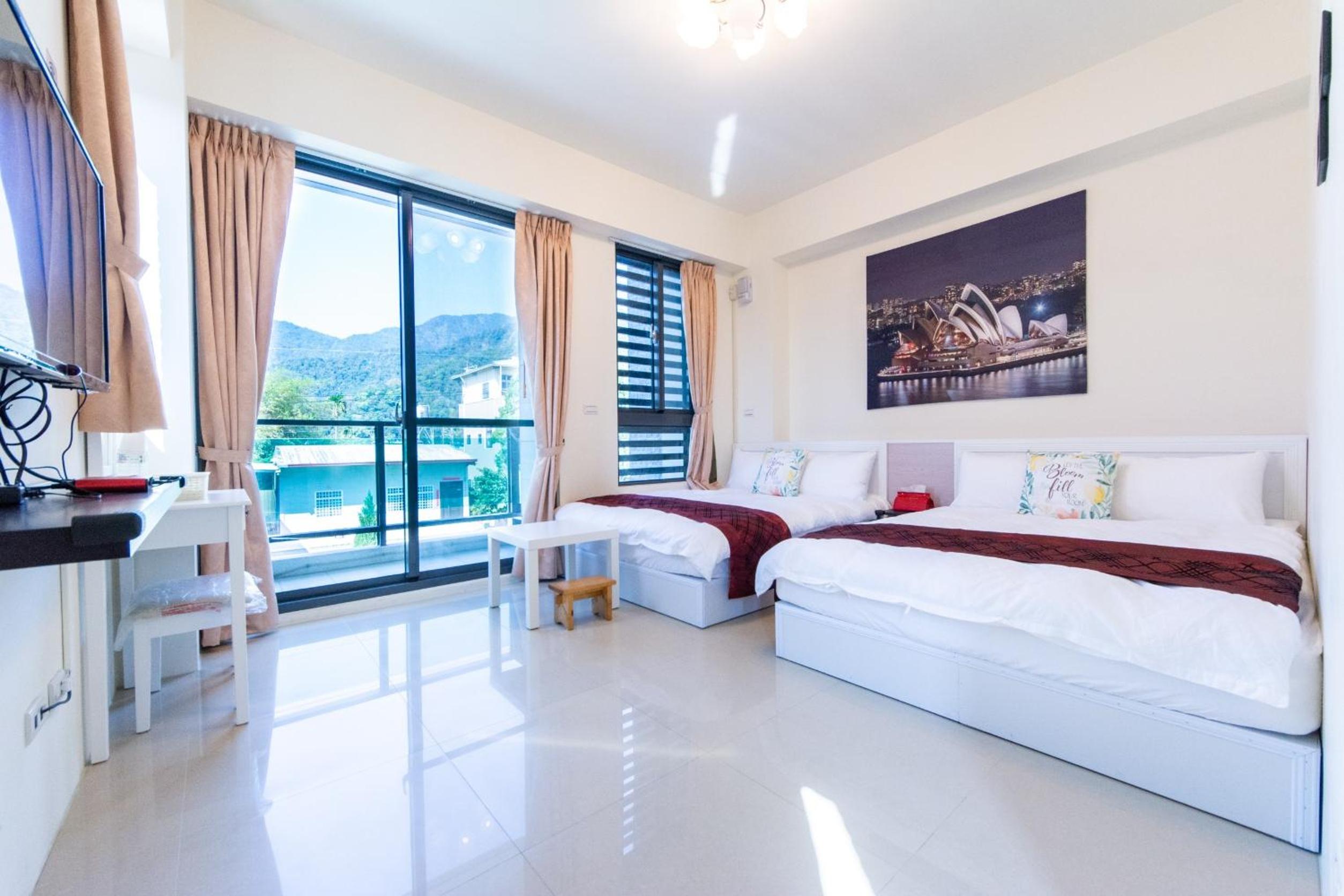 Quadruple Room with Mountain View photo 1