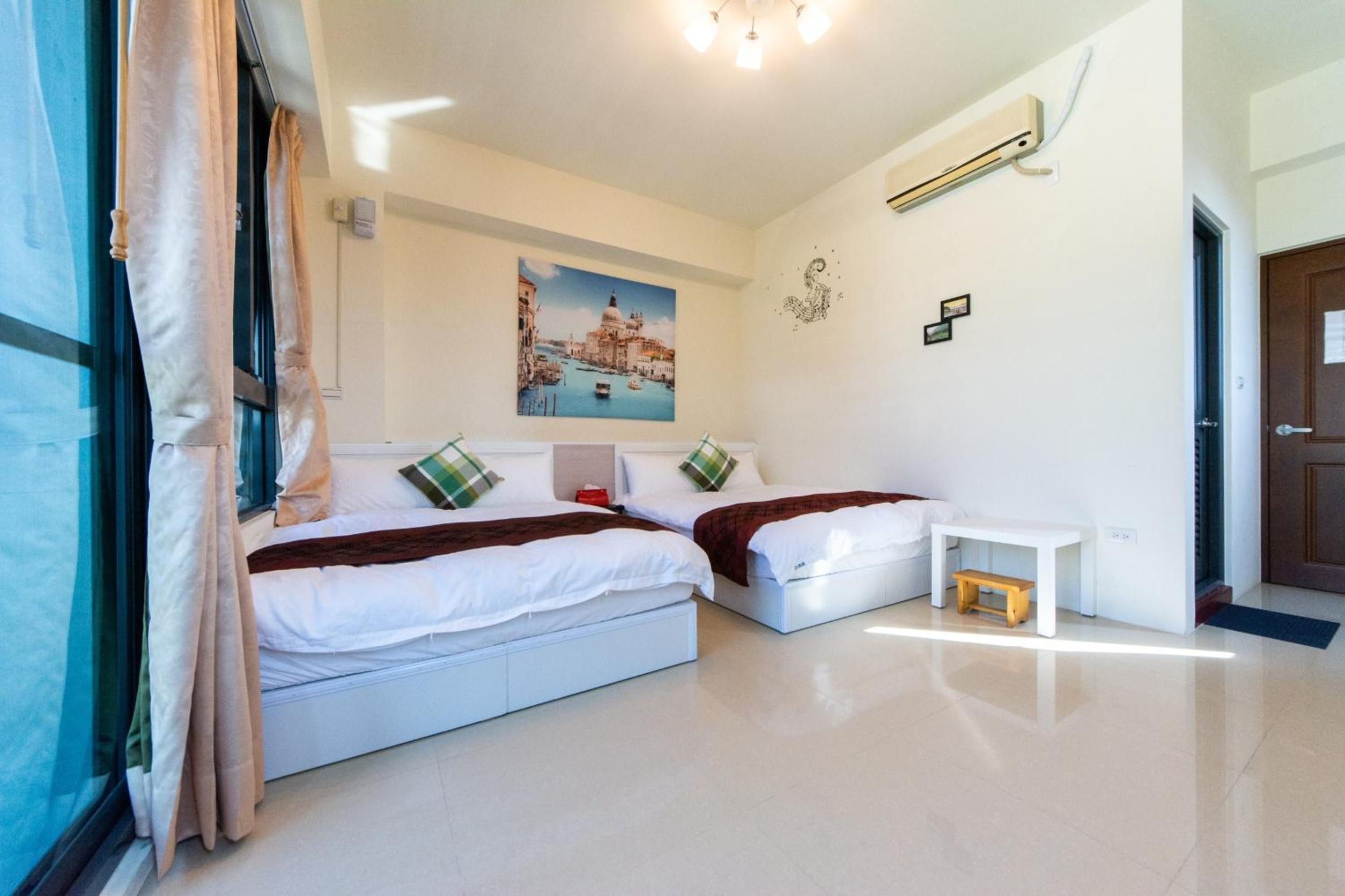 Quadruple Room with Mountain View photo 3