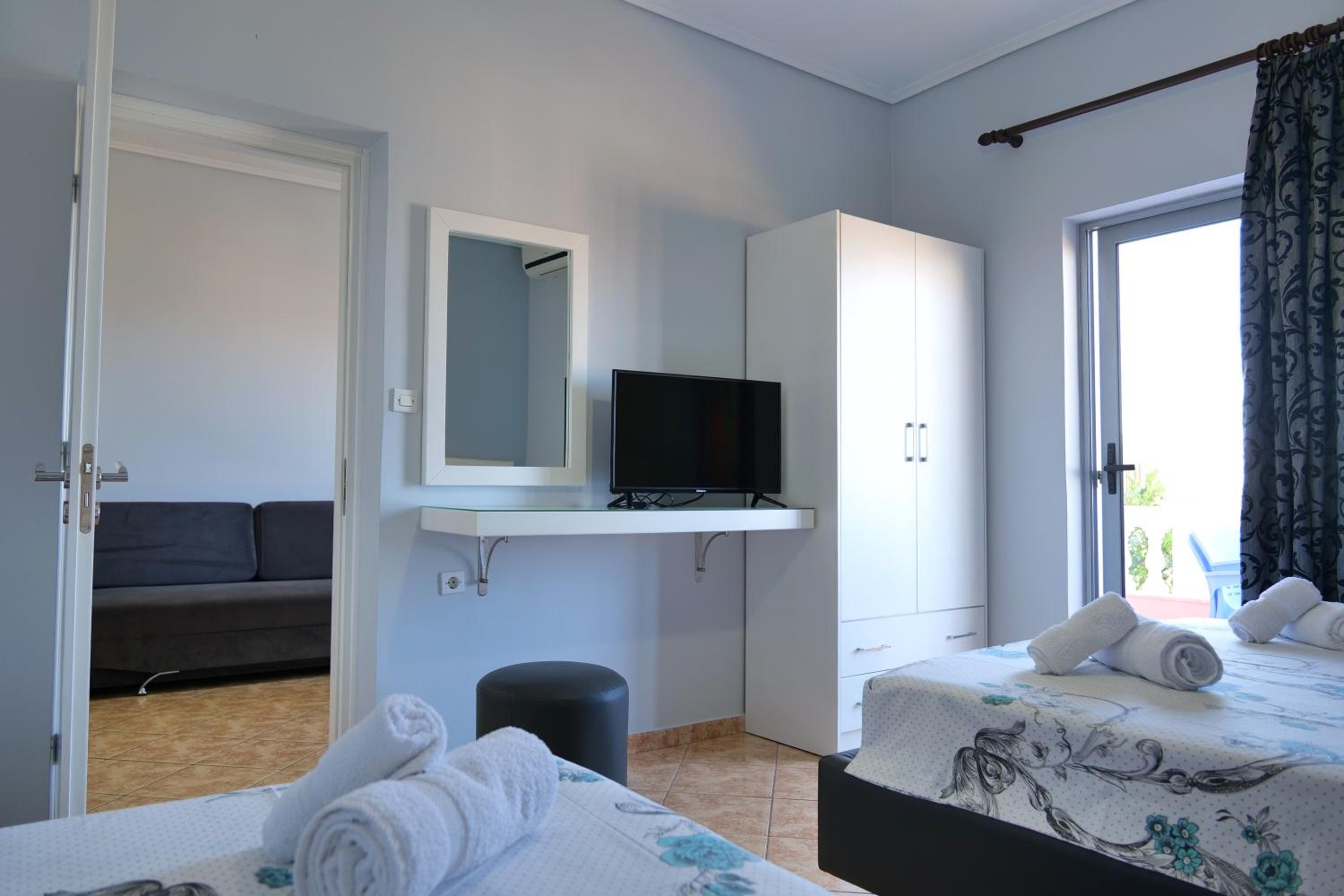 One-Bedroom Apartment with Sea View photo 1