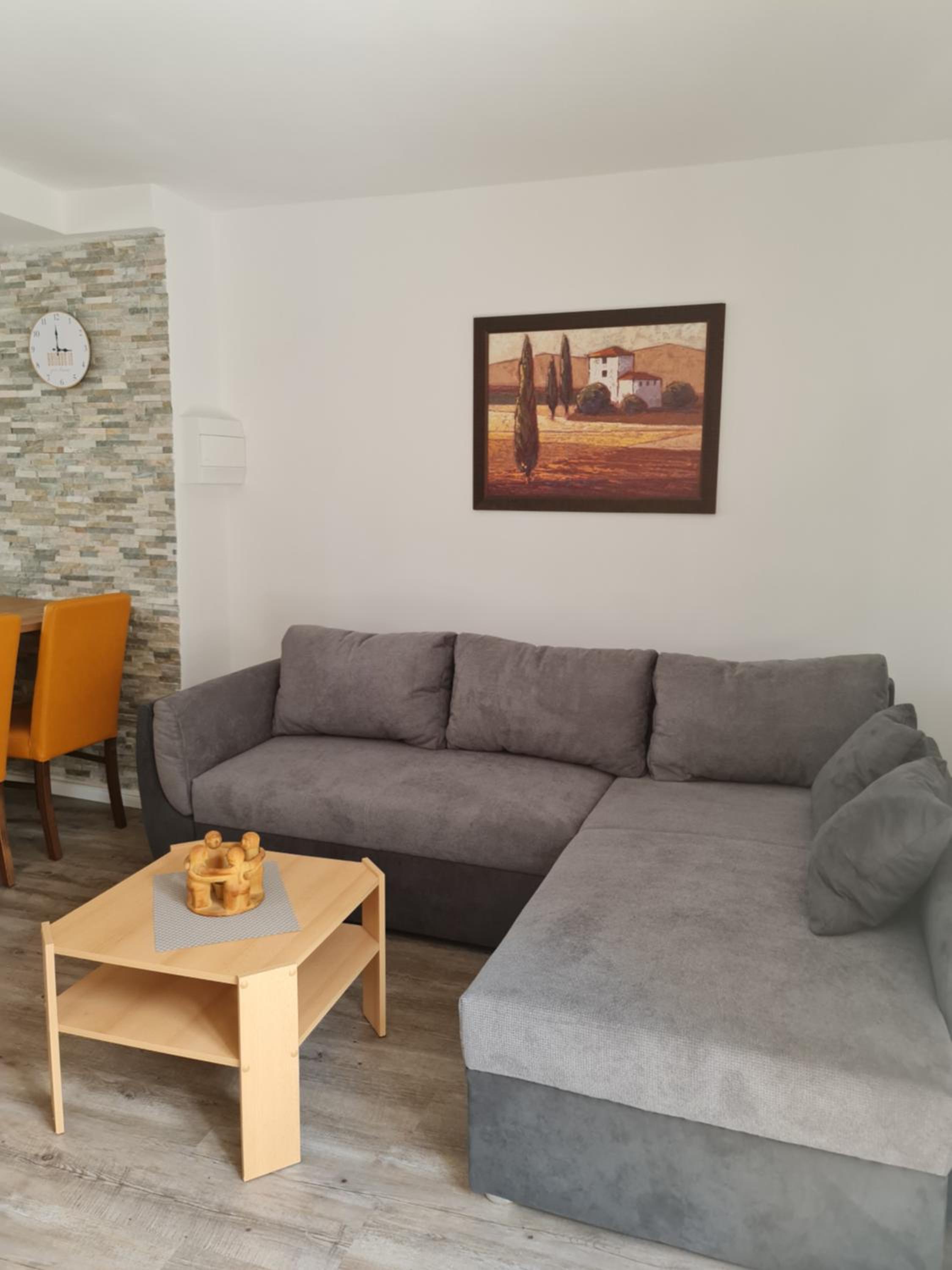 One-Bedroom Apartment photo 2