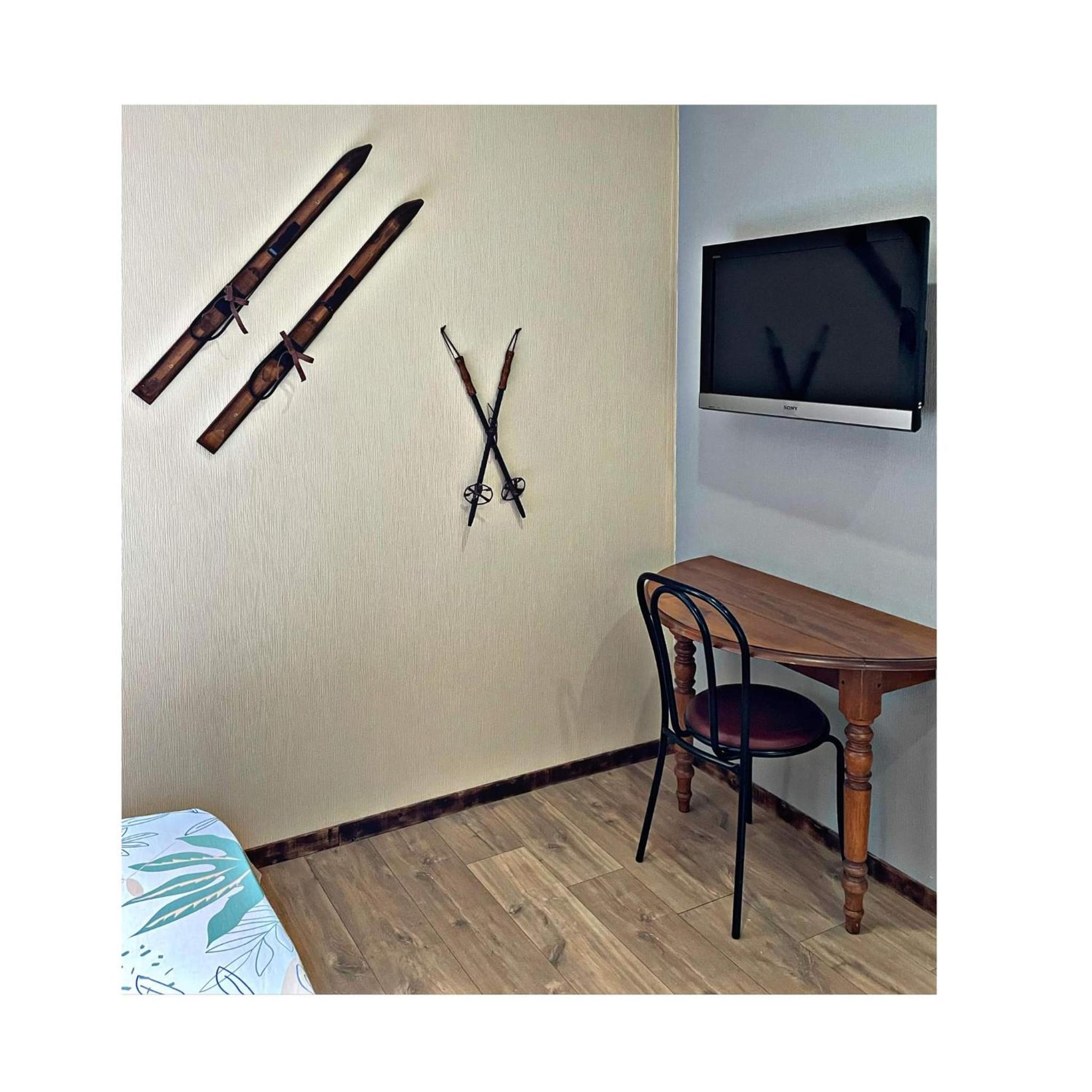 Superior Family Room - Photo 4